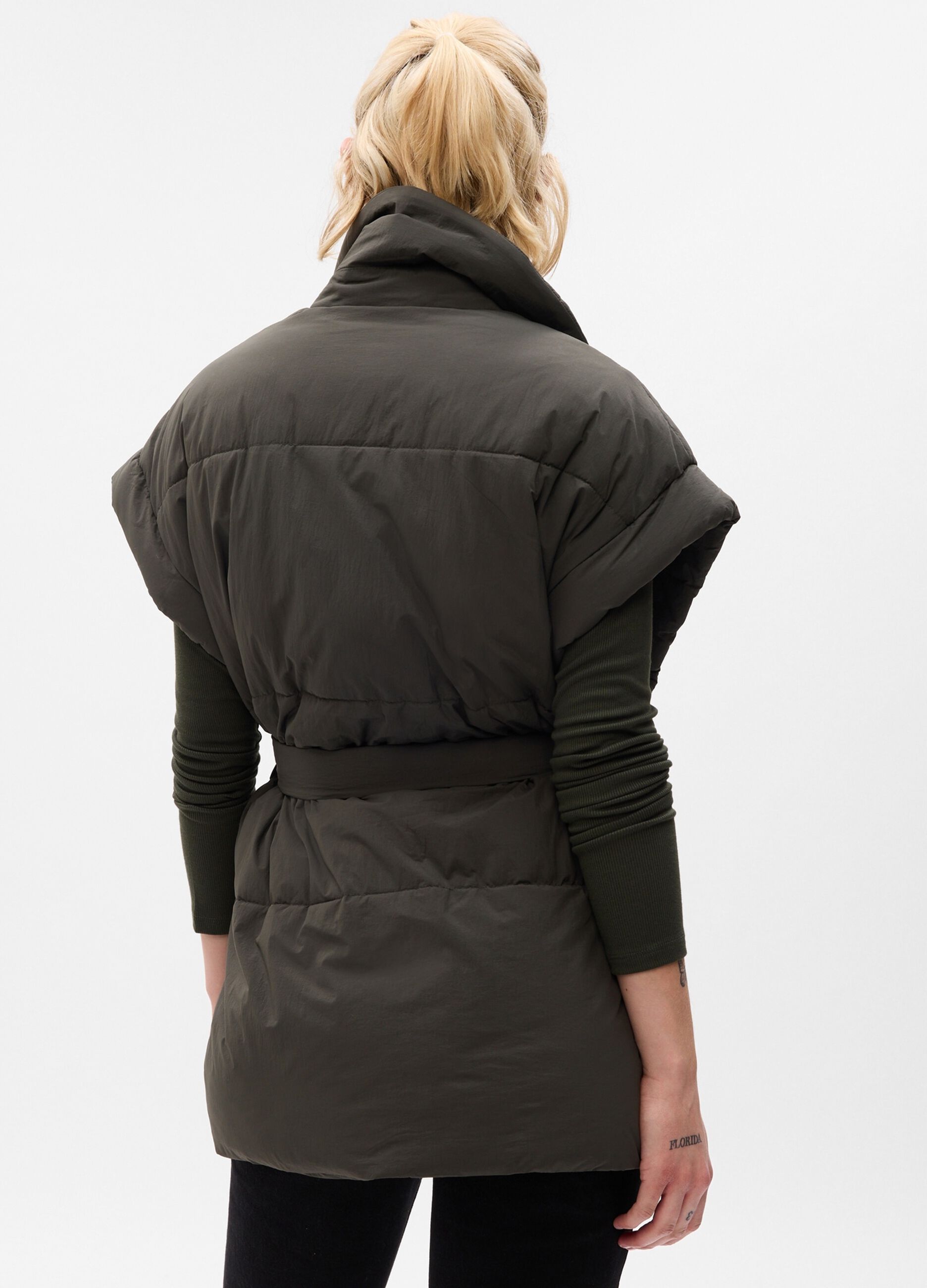 Sleeveless down jacket with belt