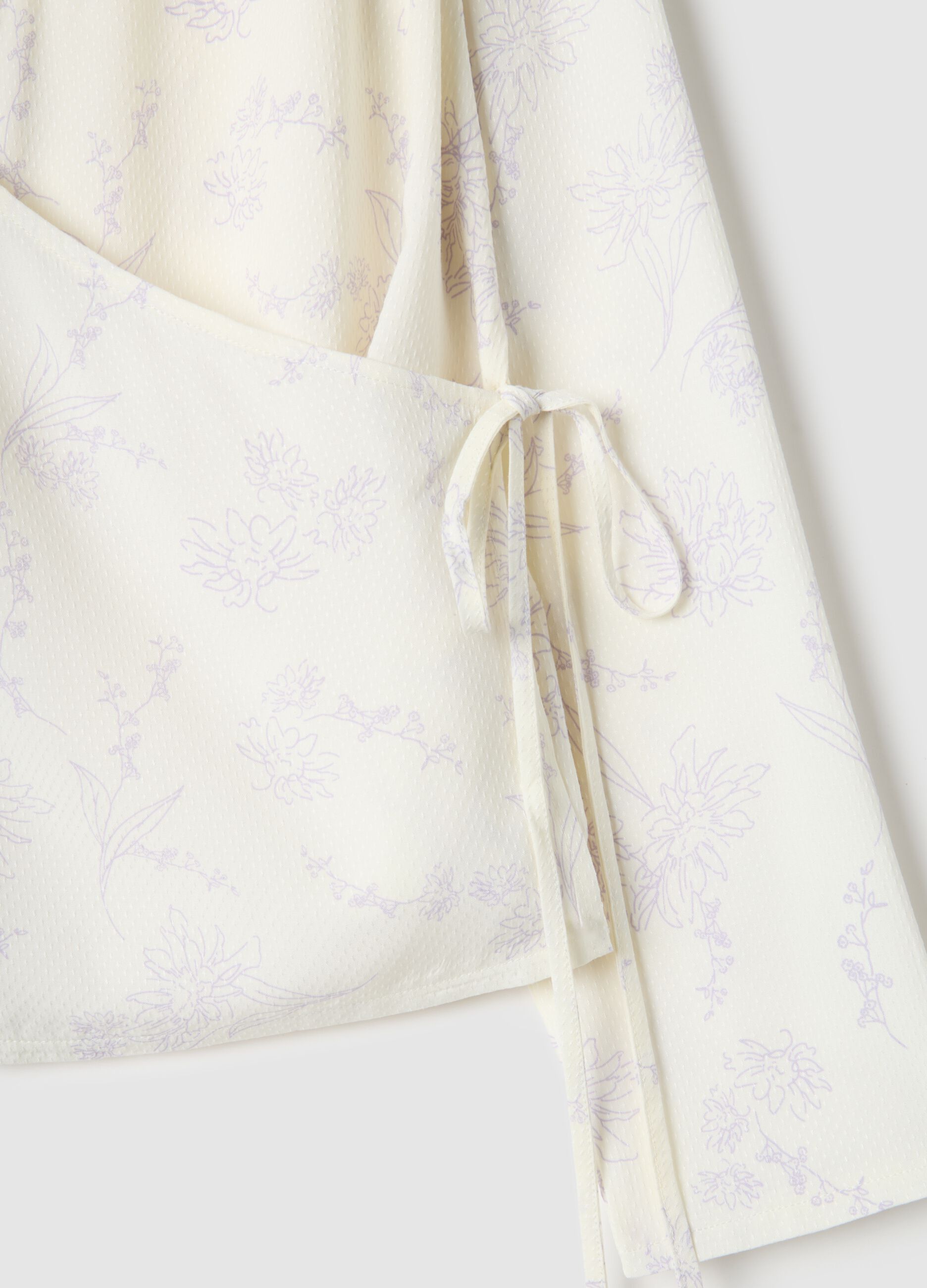 White V-neck pure viscose top regular fit