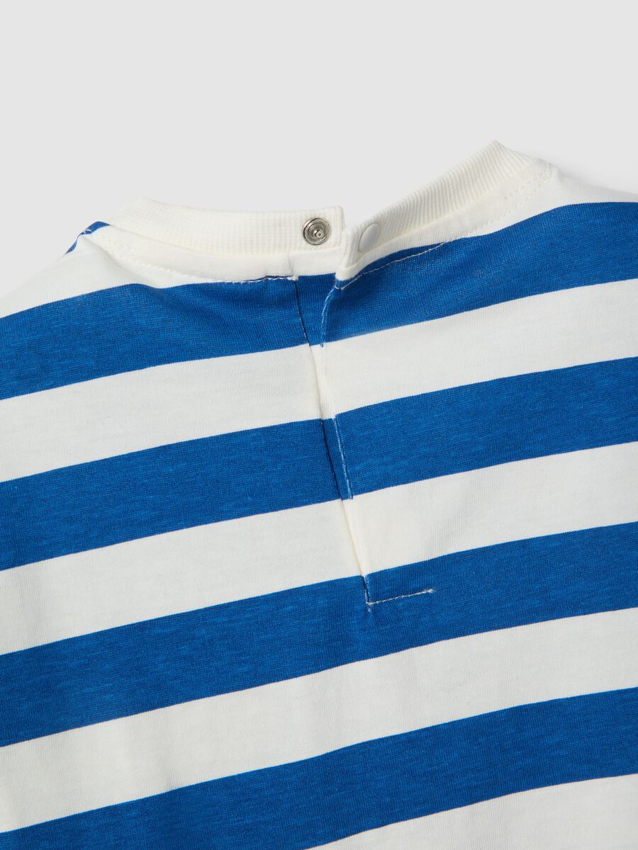 Set maglia shorts in puro cotone multicolor da bimbo con Topolino_3