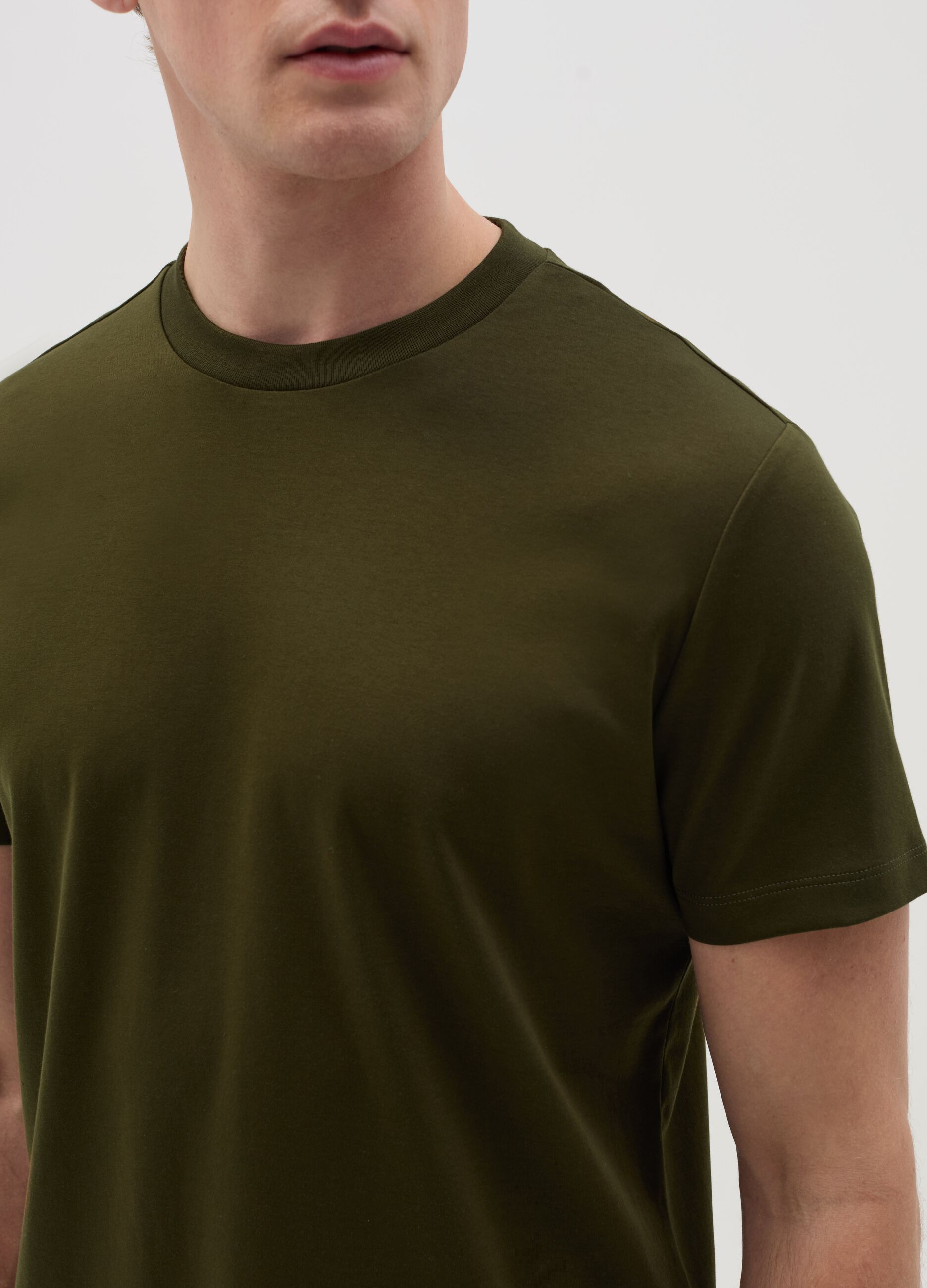 Regular-fit T-shirt with round neck