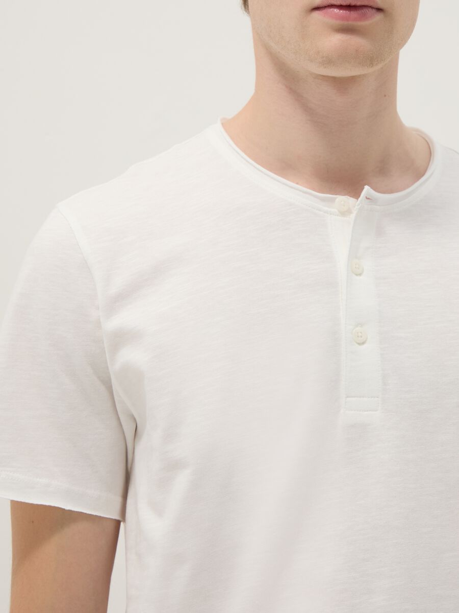 White pure cotton regular fit T-shirt with henley collar_4