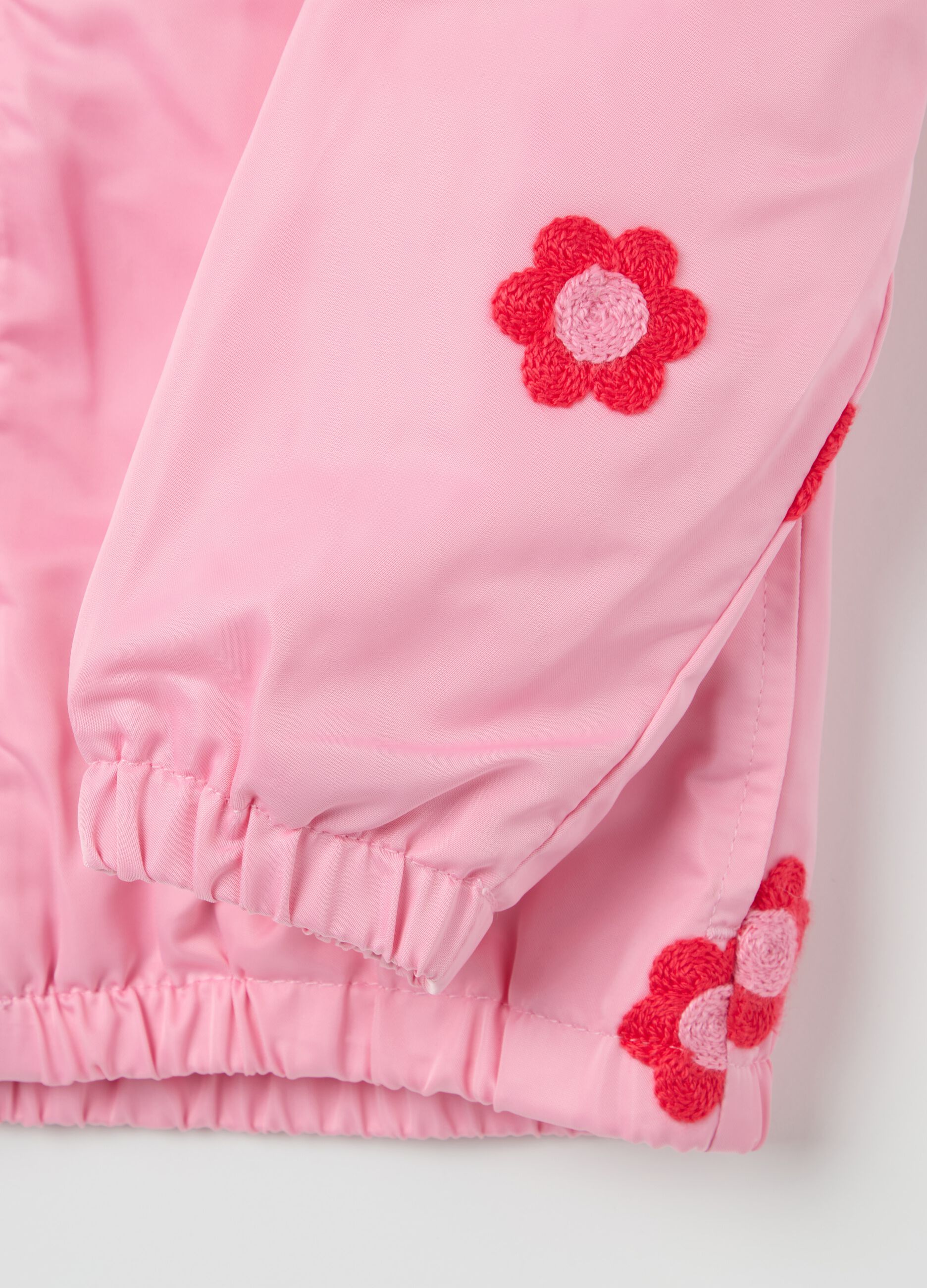 Giacca impermeabile con cappuccio ricamo fiori 