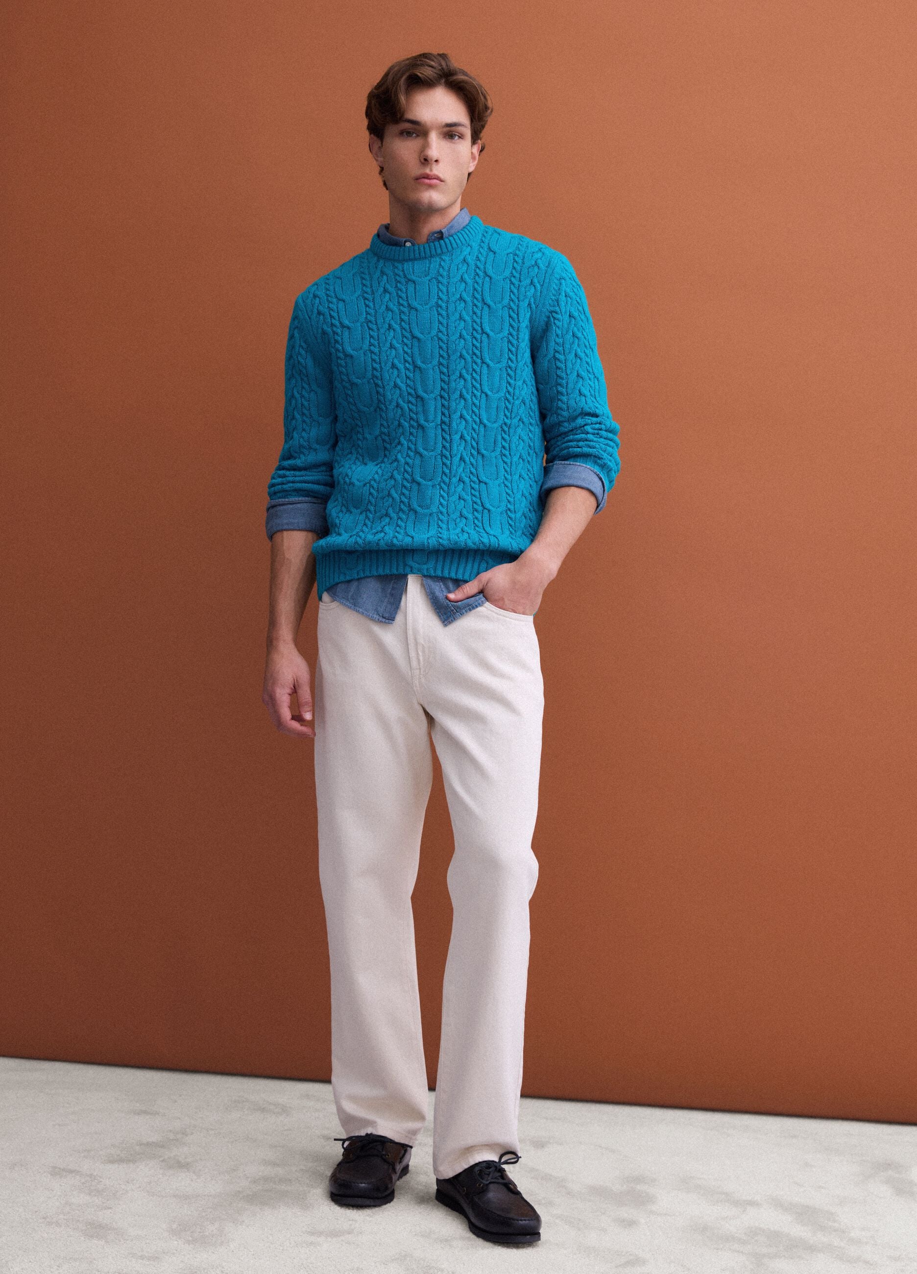 Maglia azzurra girocollo in misto lana con lavorazione jacquard
