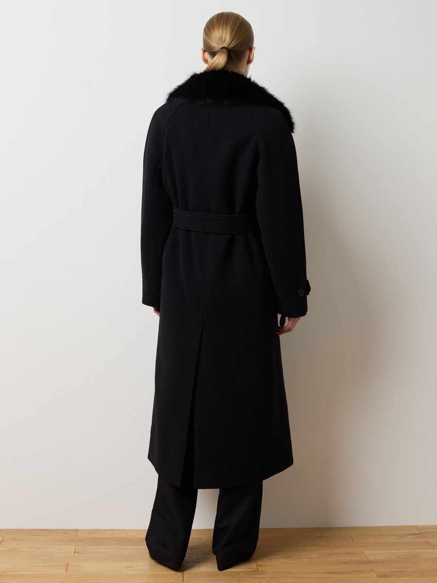 Long black coat with soft collar and regular fit belt_2