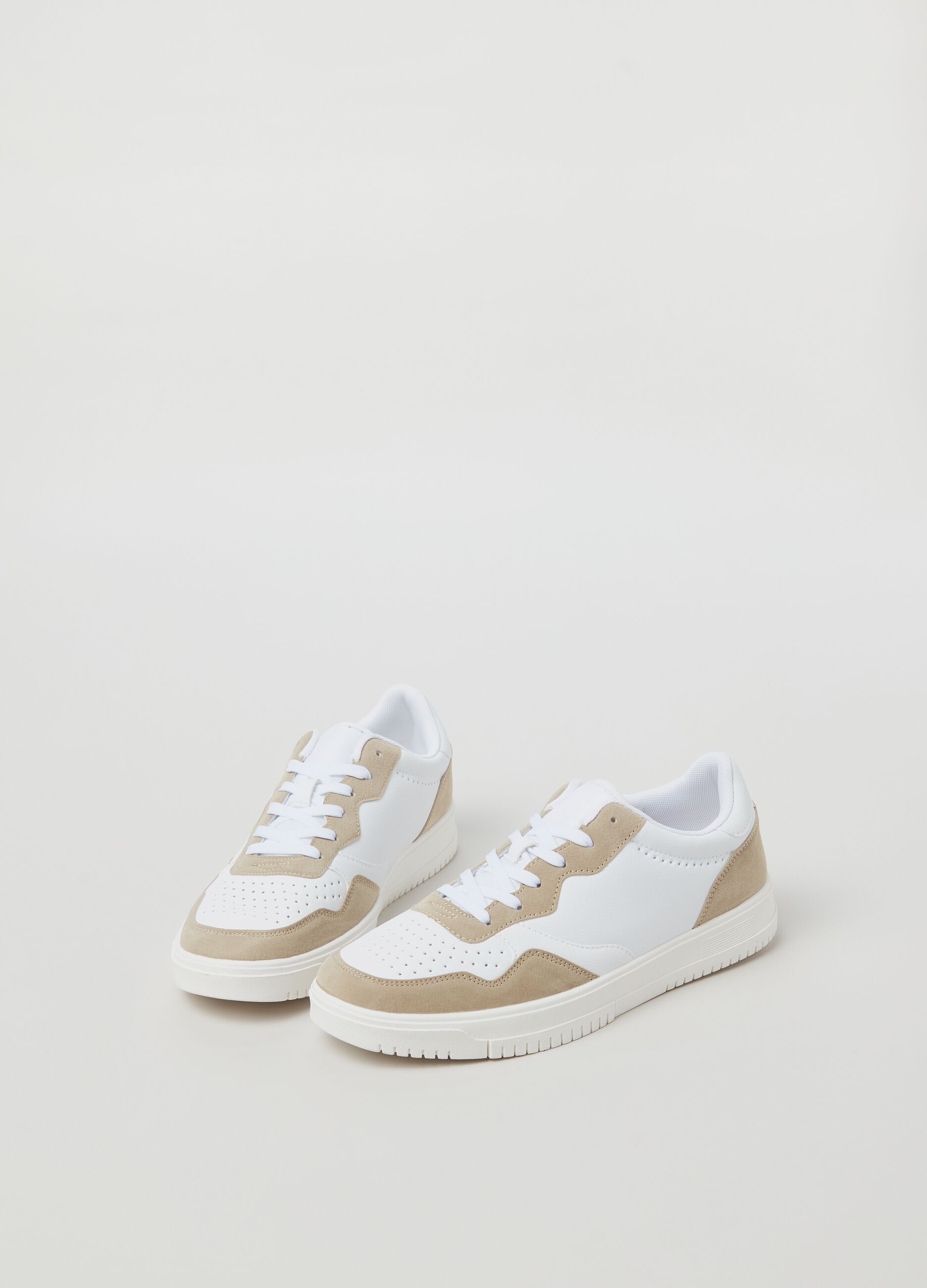 Sneakers con dettagli scamosciati