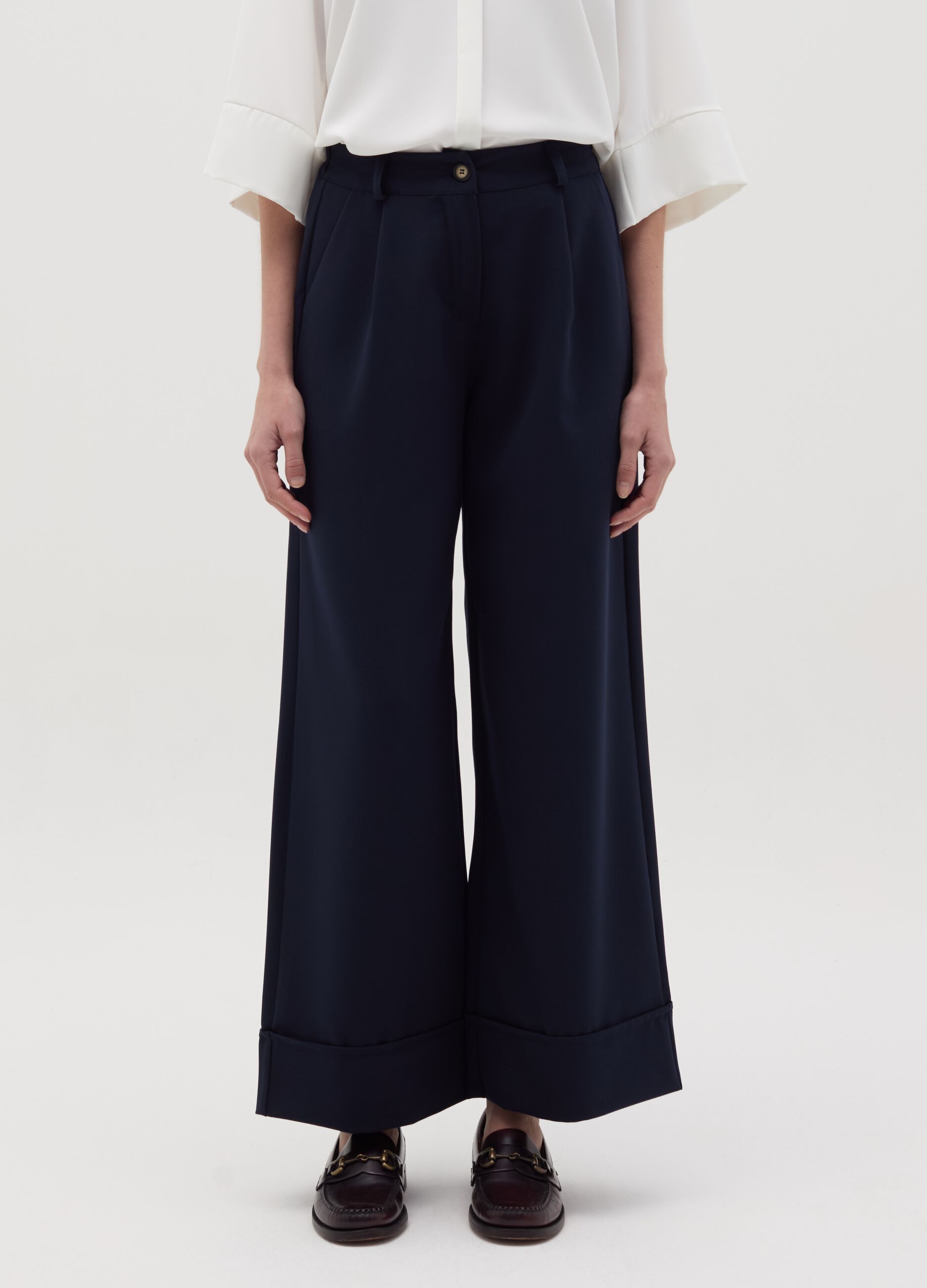 Wide-leg trousers