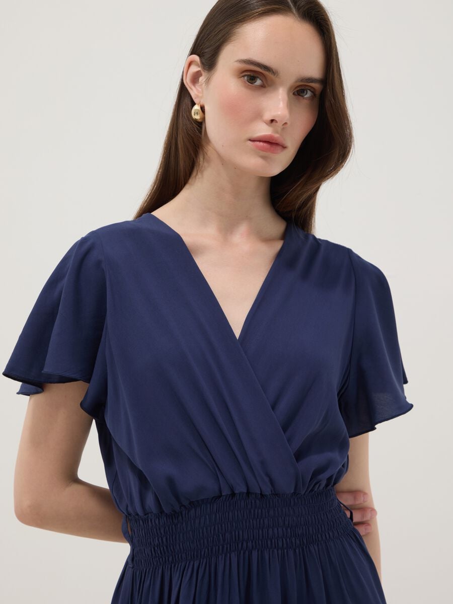Abito blu lungo in pura viscosa con scollo incrociato regular fit_1