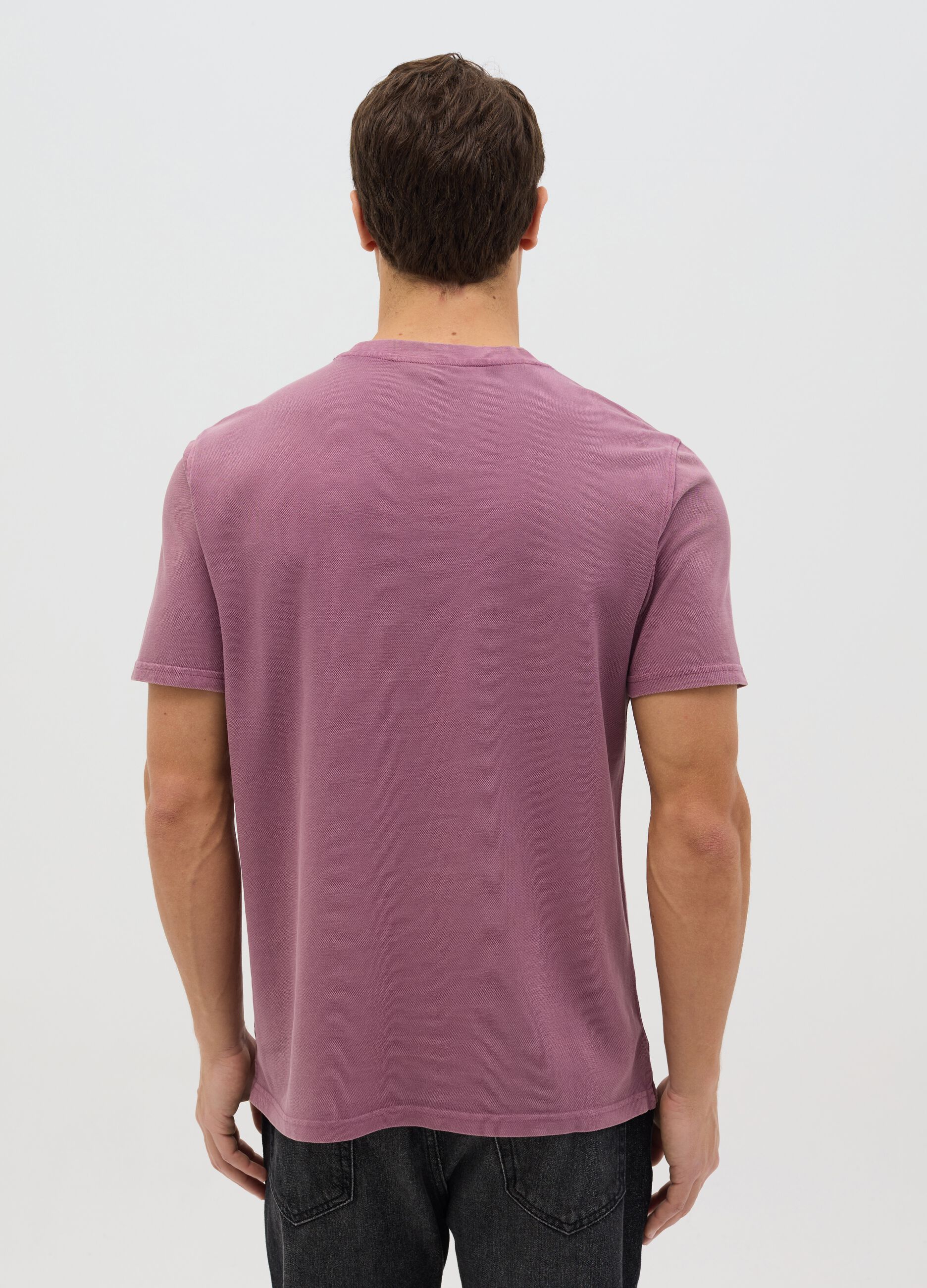 T-shirt viola in cotone con tasca