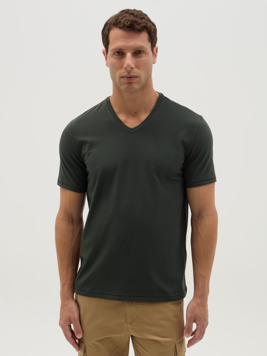 Slim-fit T-shirt in stretch cotton with V neck_0