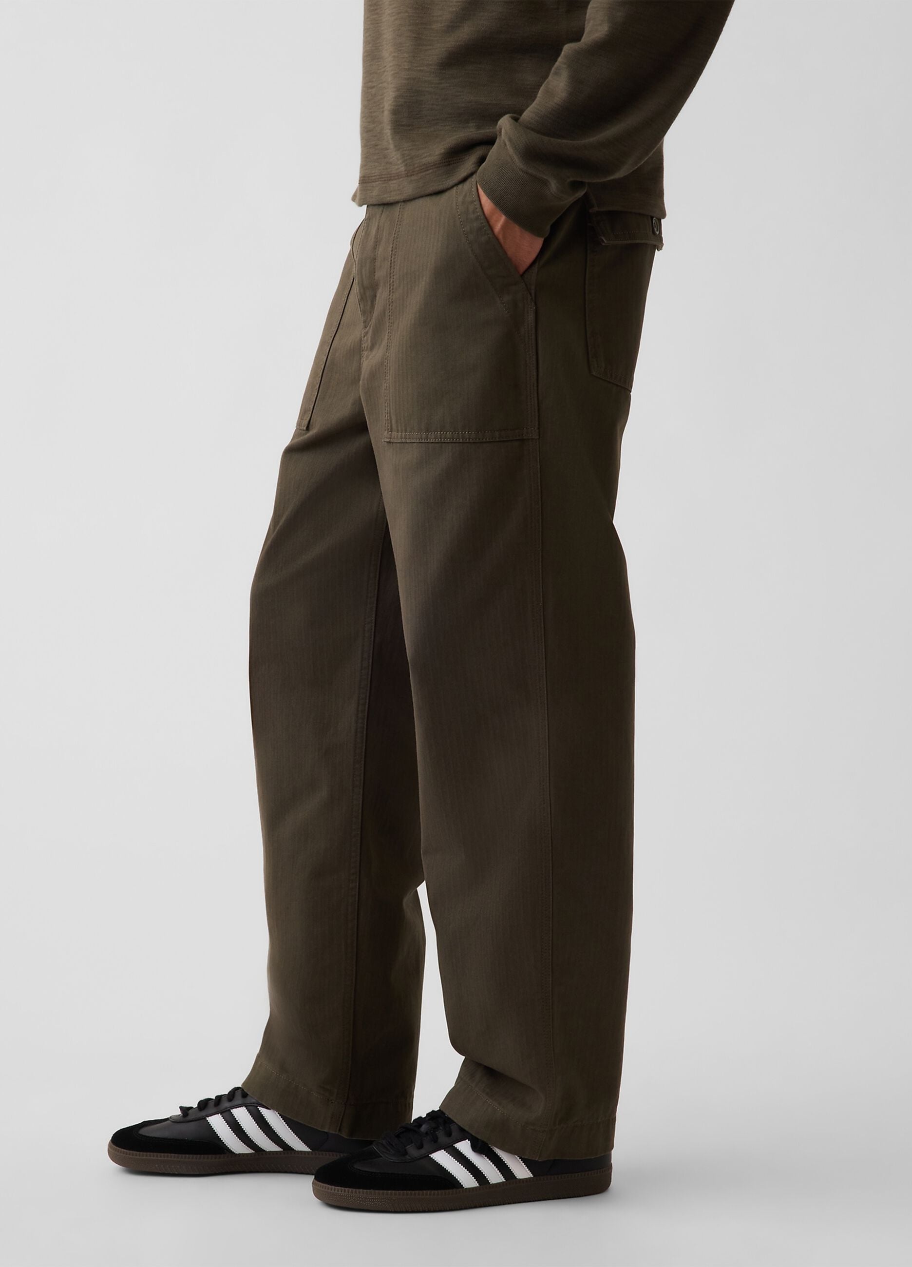 Pantaloni giallo ocra in puro cotone con tasche applicate