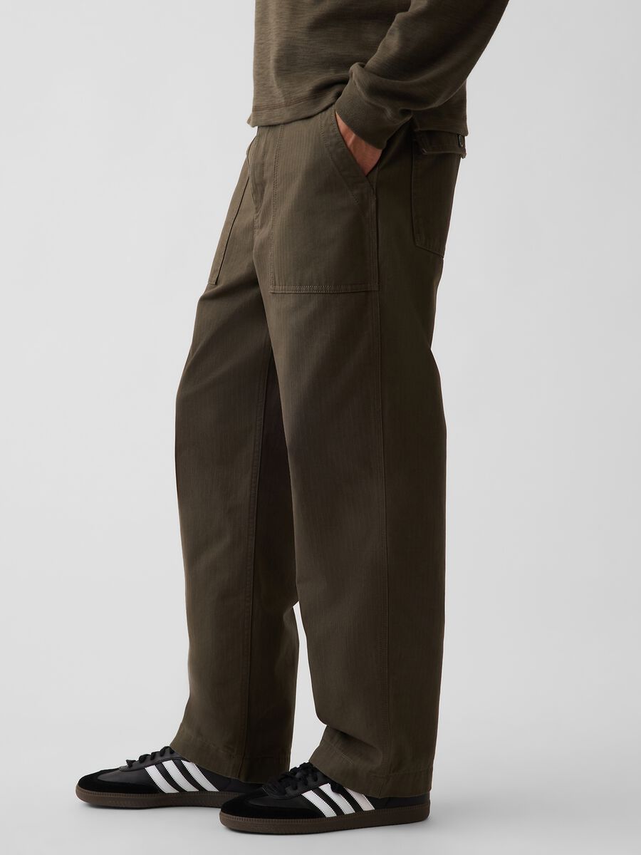 Pantaloni giallo ocra in puro cotone con tasche applicate_2