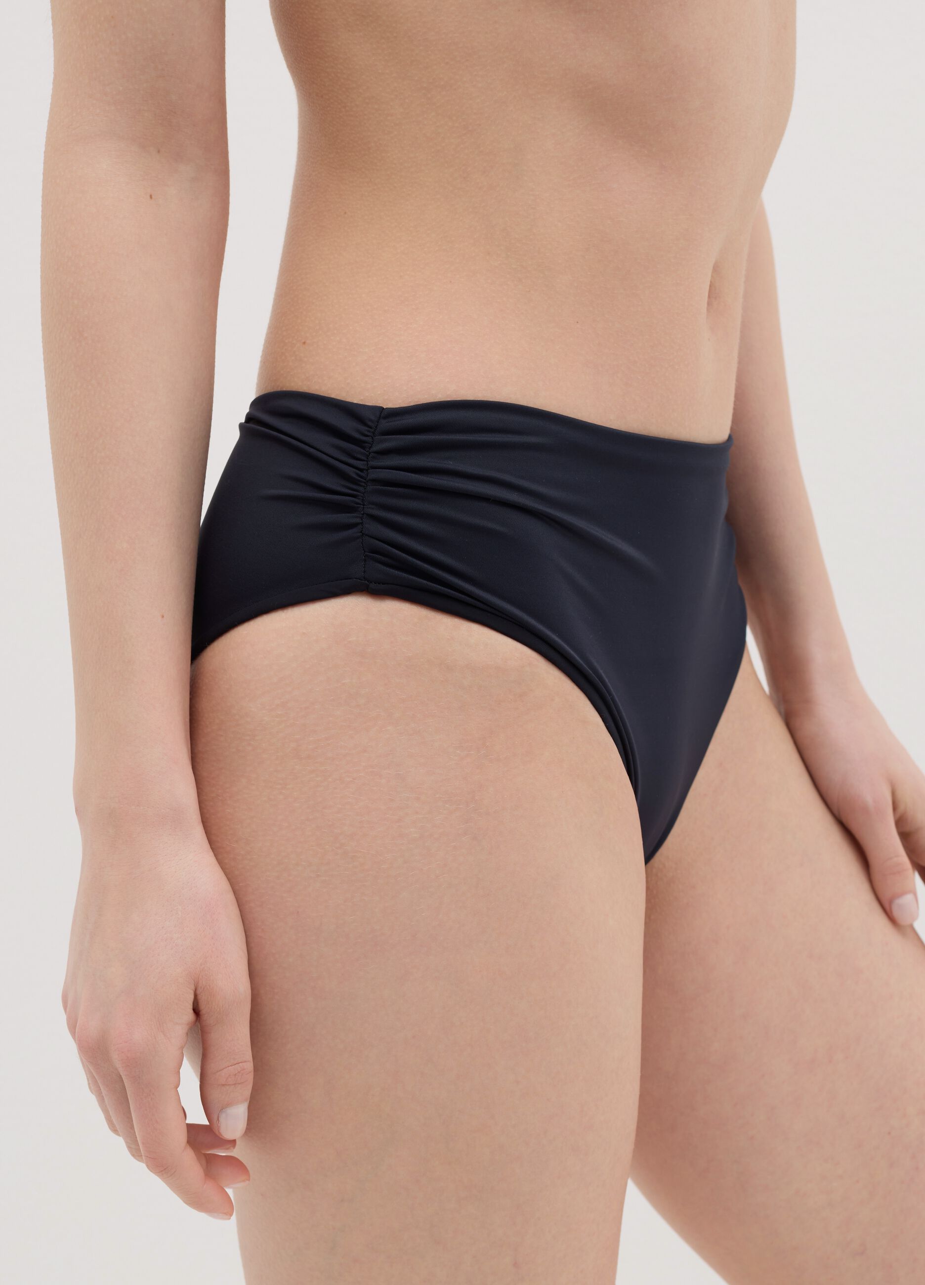 Women’s bikini briefs in black stretch microfibre with high rise