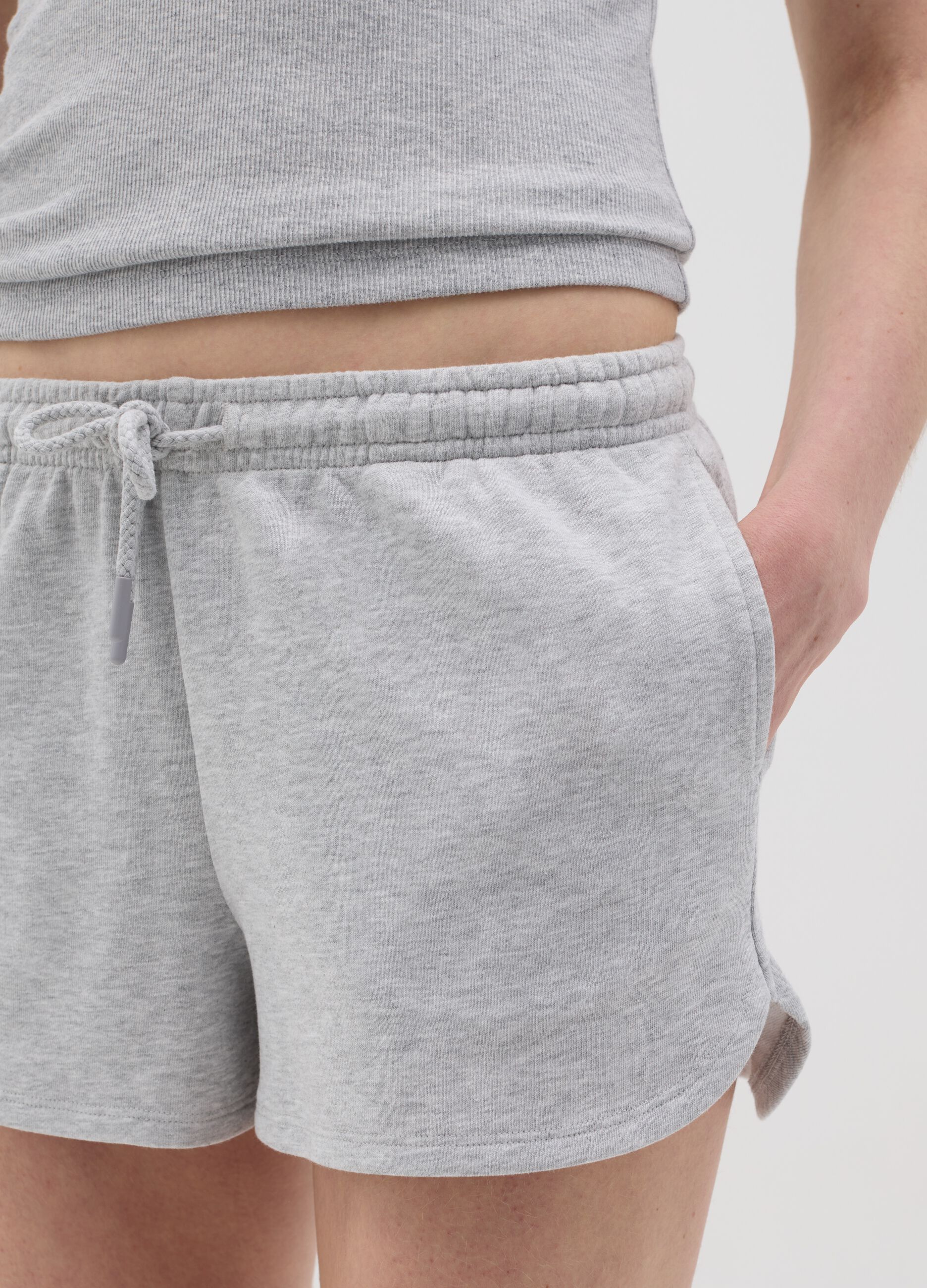 Grey shorts in French terry with drawstring