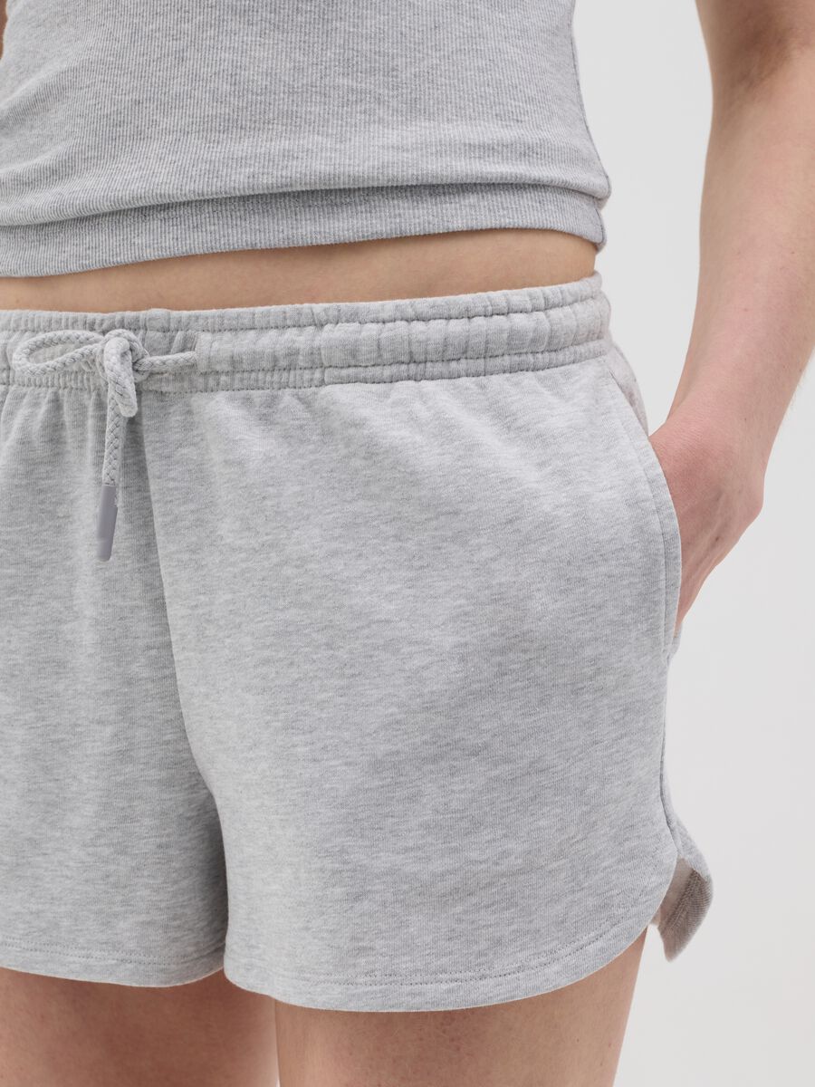 Grey shorts in French terry with drawstring_3