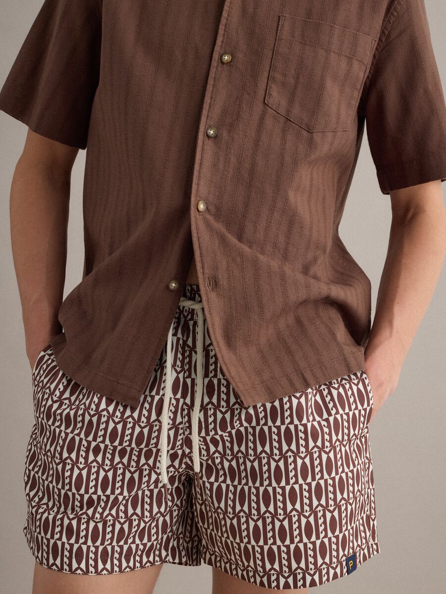 Boxer mare bianco e marrone con fantasia geometrica a pesci_3