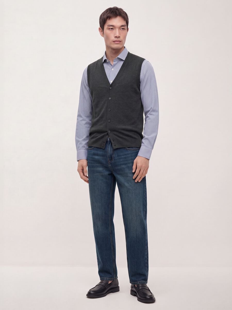 Grey viscose-blend waistcoat with deep V-neck, regular fit_2