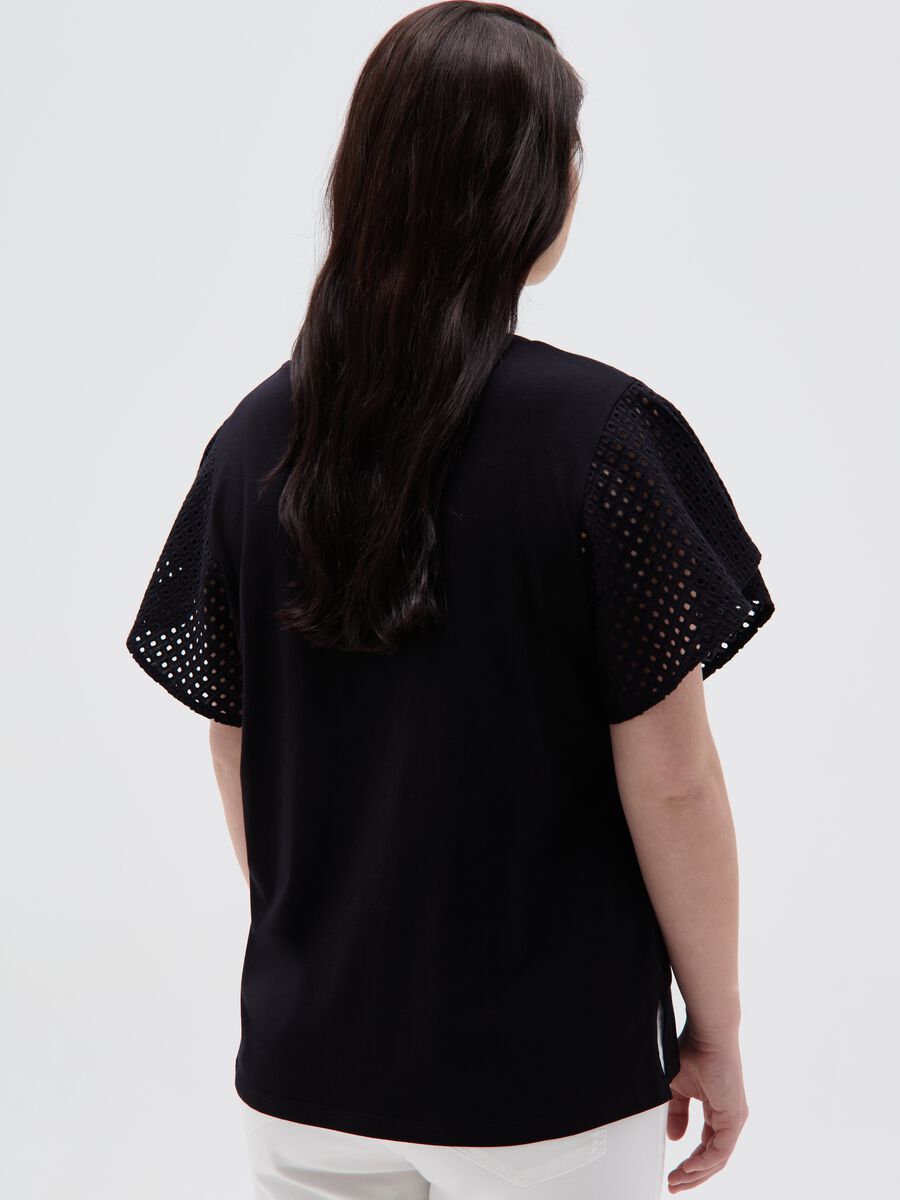 Curvy T-shirt and butterfly sleeves in broderie anglaise_2