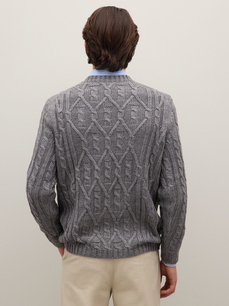 Grey crew neck sweater regular fit with cable knit_3