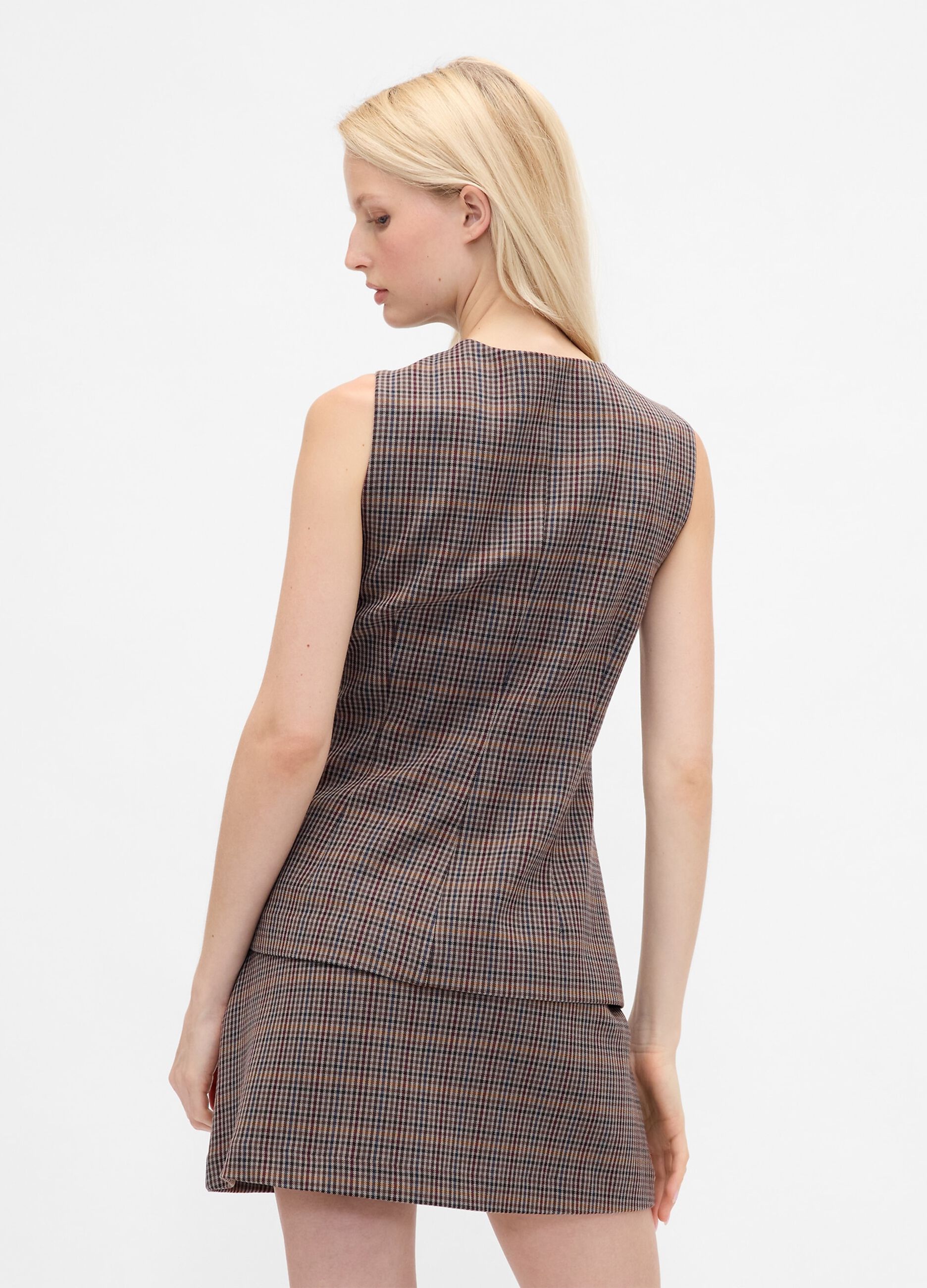Multicolor vest in stretch fabric
