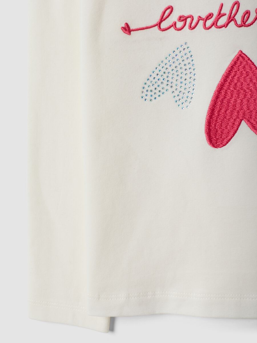 White stretch-cotton regular-fit T-shirt with embroidered hearts_2