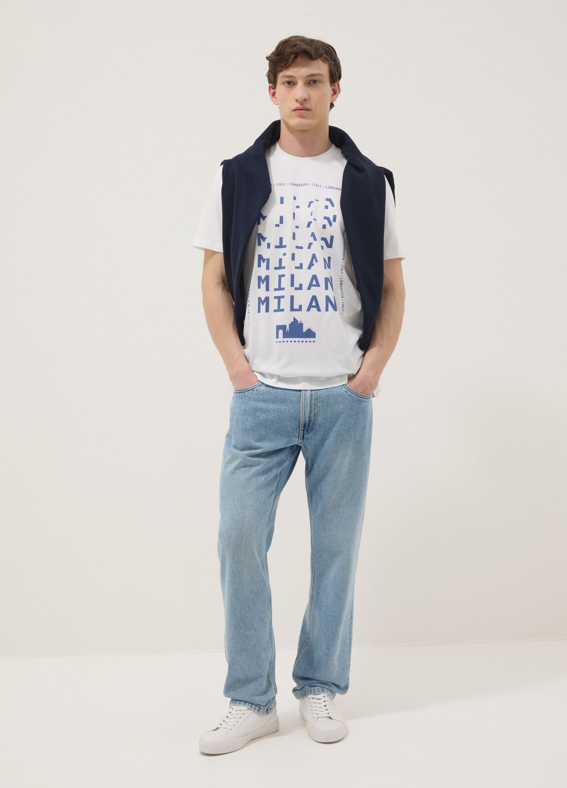 White pure cotton T-shirt with graphic print, regular fit