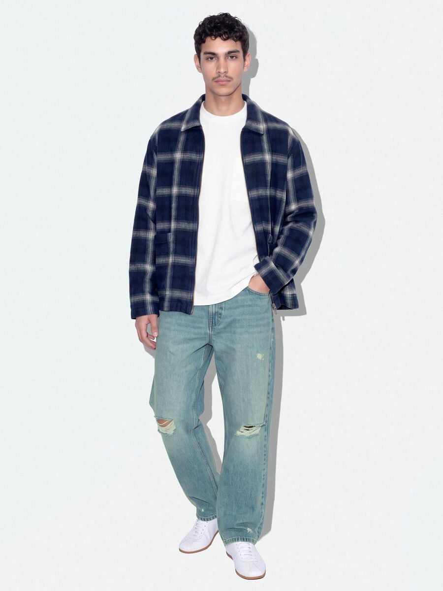 Camicia cropped blu in puro cotone a quadri con zip over fit_1