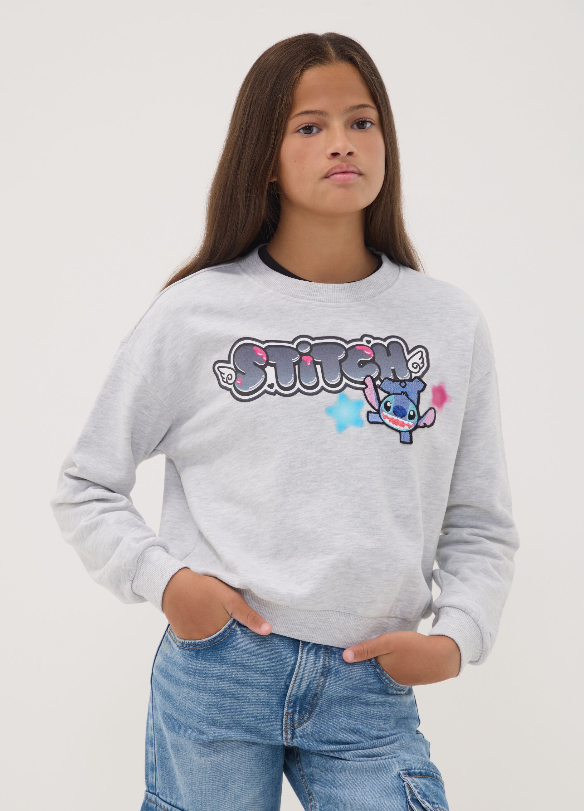 Felpa grigia in misto cotone con collo a costine e stampa Lilo & Stitch