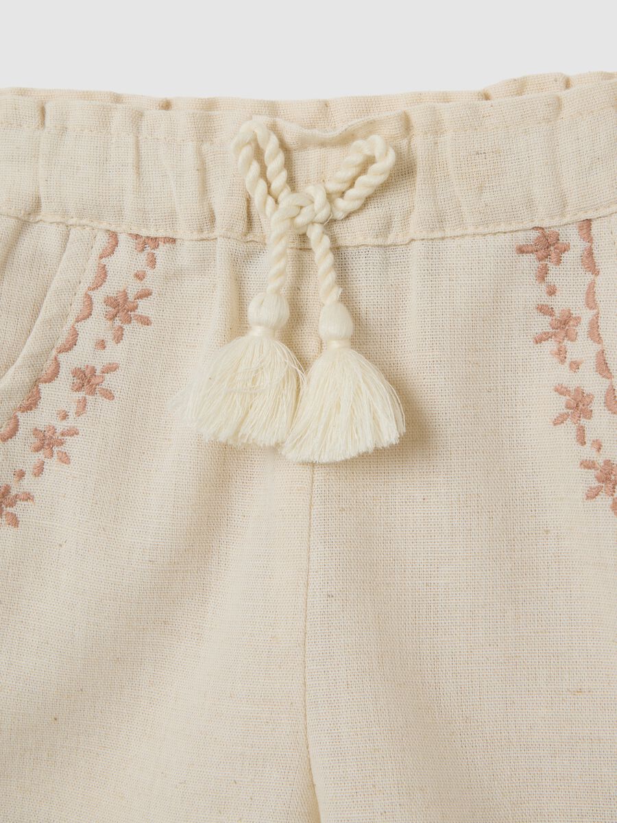 Short da neonata in cotone beige regular fit con frange_2
