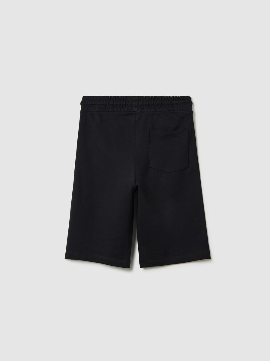 Black fleece Bermuda shorts with pockets and drawstring_4