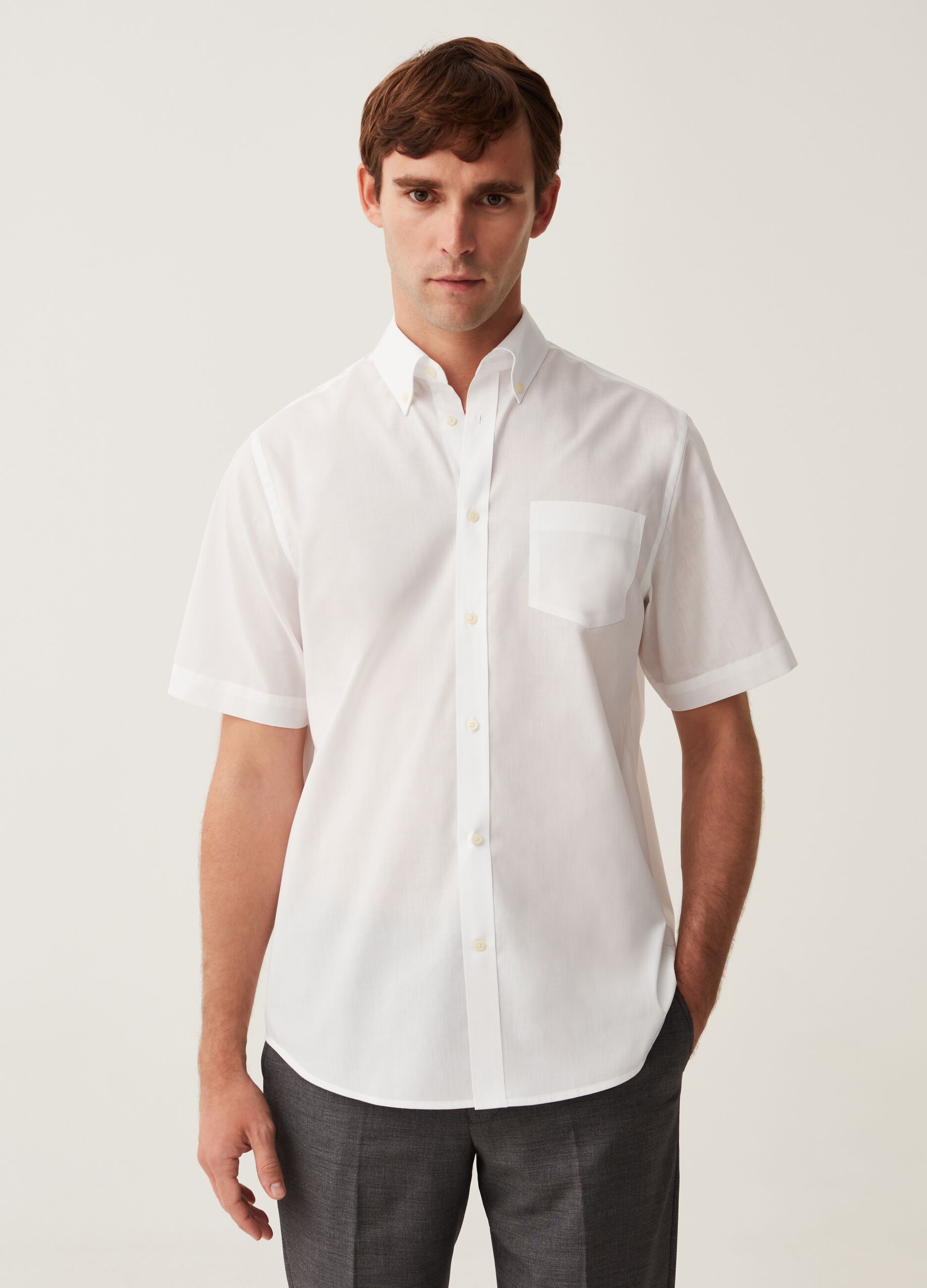 Short-sleeved easy-iron shirt