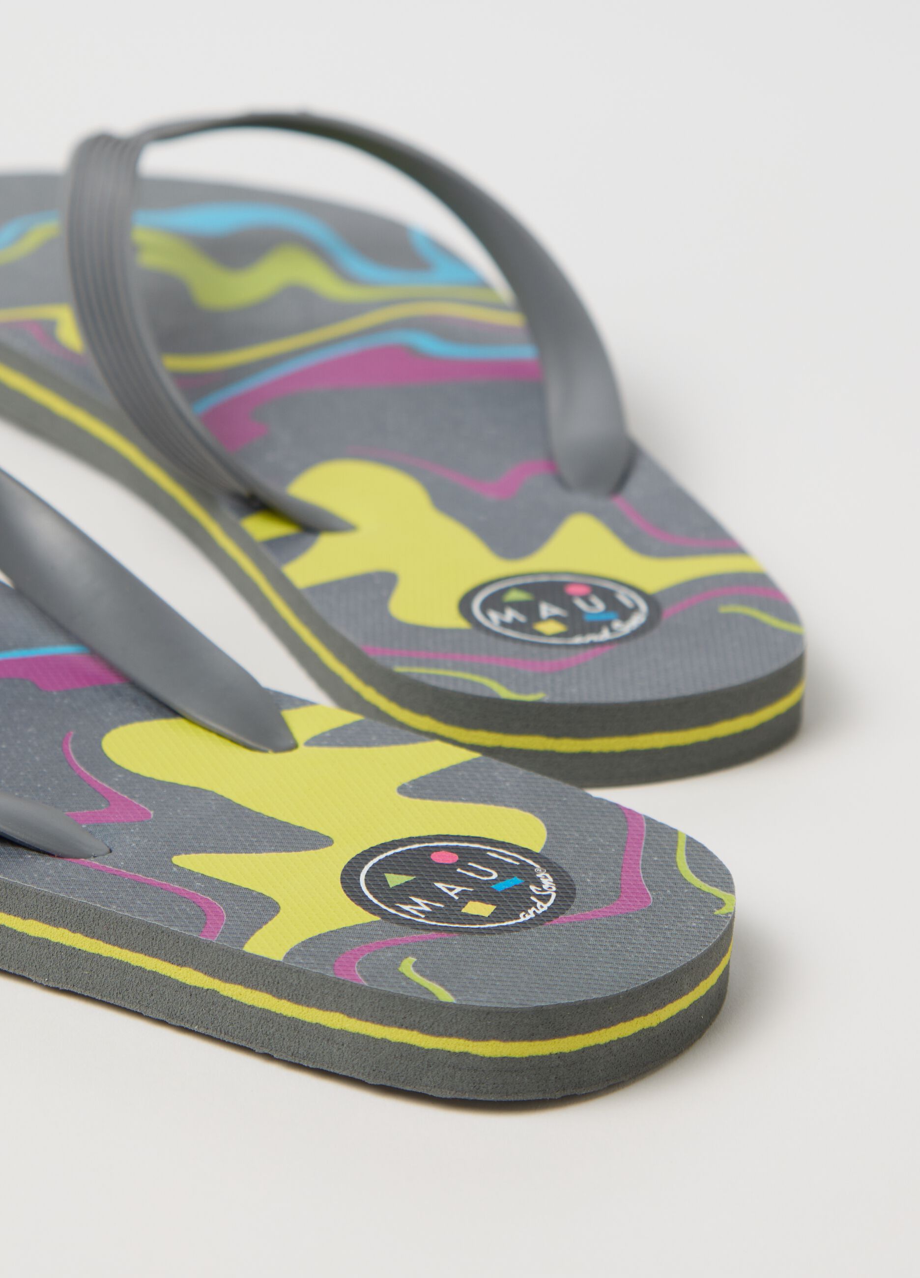 Infradito grigie con stampa multicolor Maui and Sons