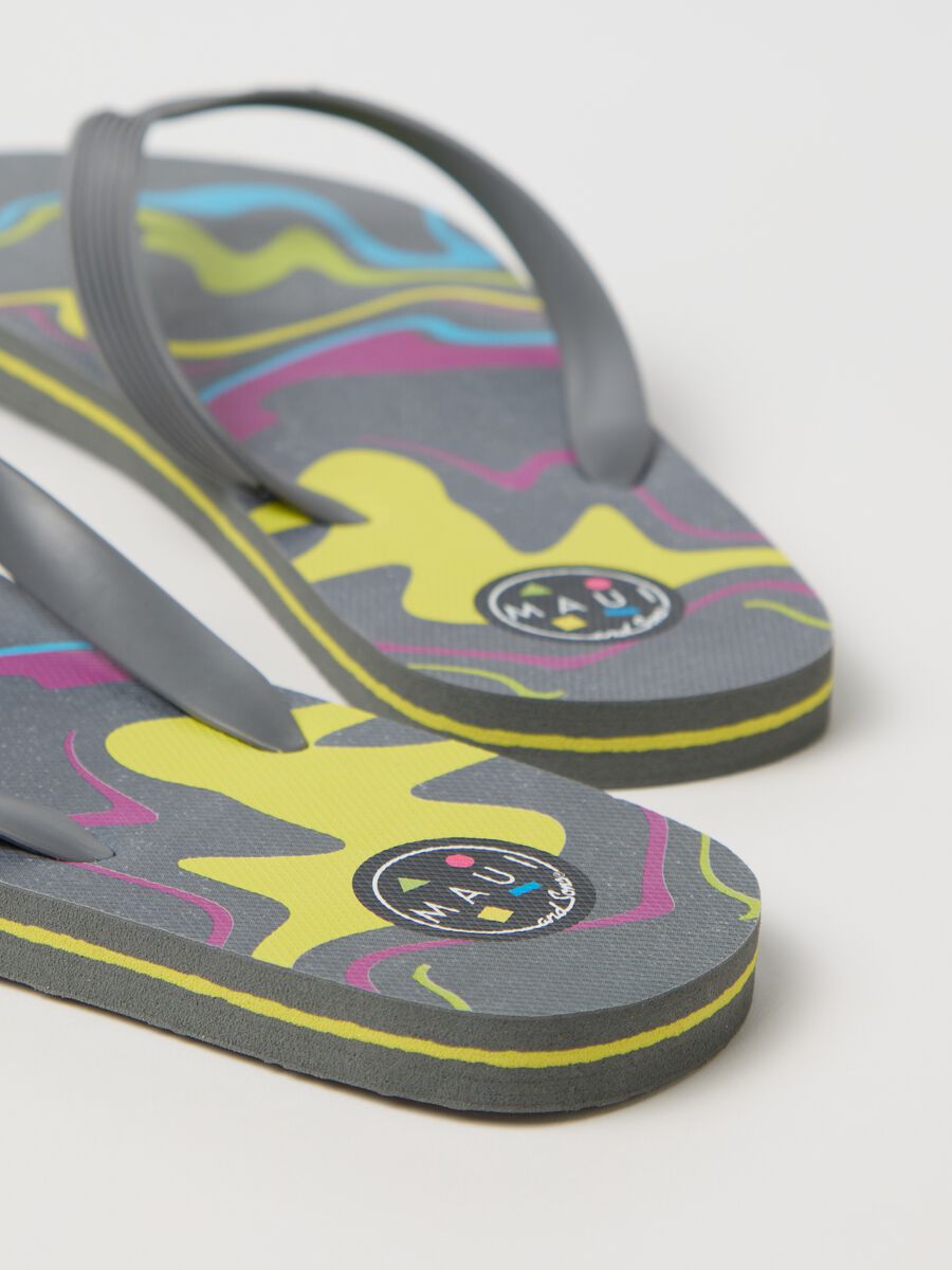 Maui and Sons grey flip flops with multicoloured print_2