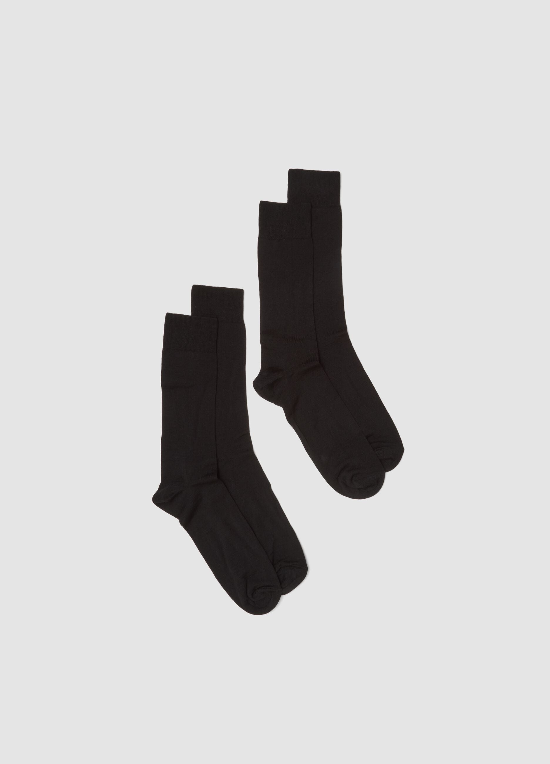 2-pack of black ankle socks in stretch fabric