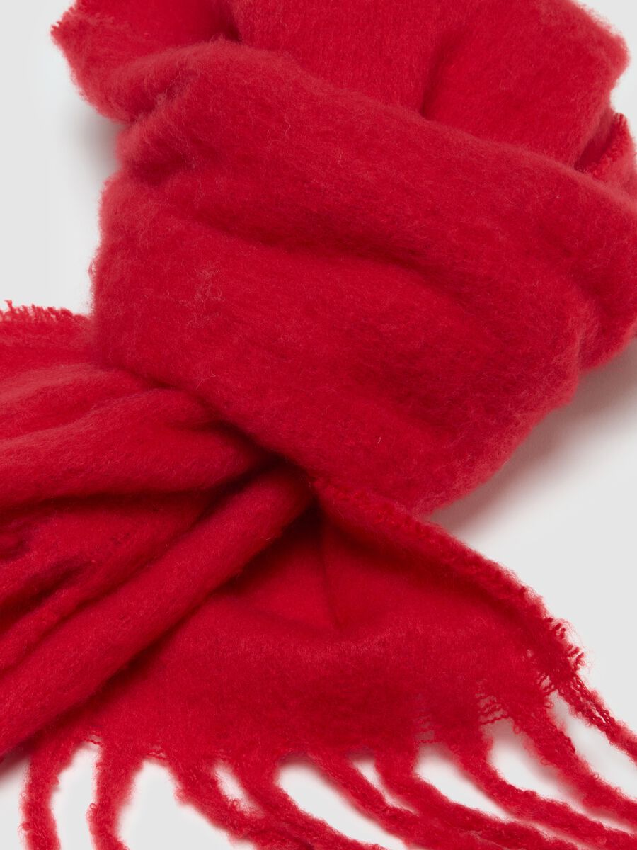 Red girl's scarf with fringes_1