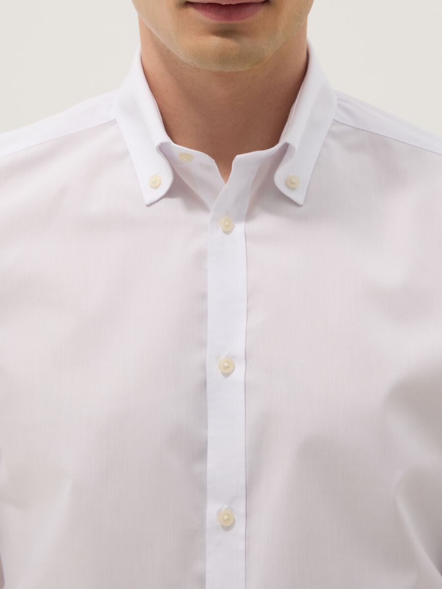 White slim-fit shirt with button-down collar_1