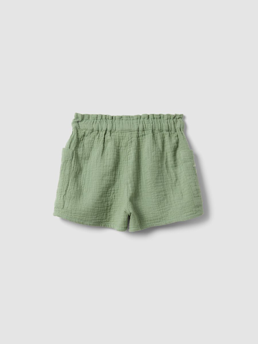 Shorts verdi in puro cotone con ricami floreali per bimba regular fit_1