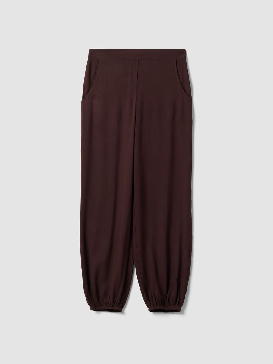 Pantaloni marroni in pura viscosa con fondo elasticizzato regular fit_4