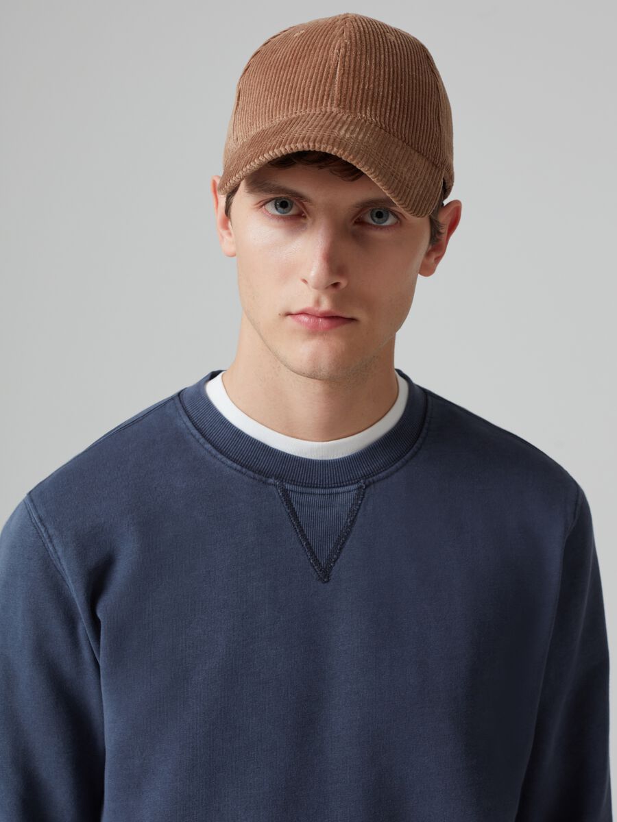 Sweatshirt with round neck and V detail_0