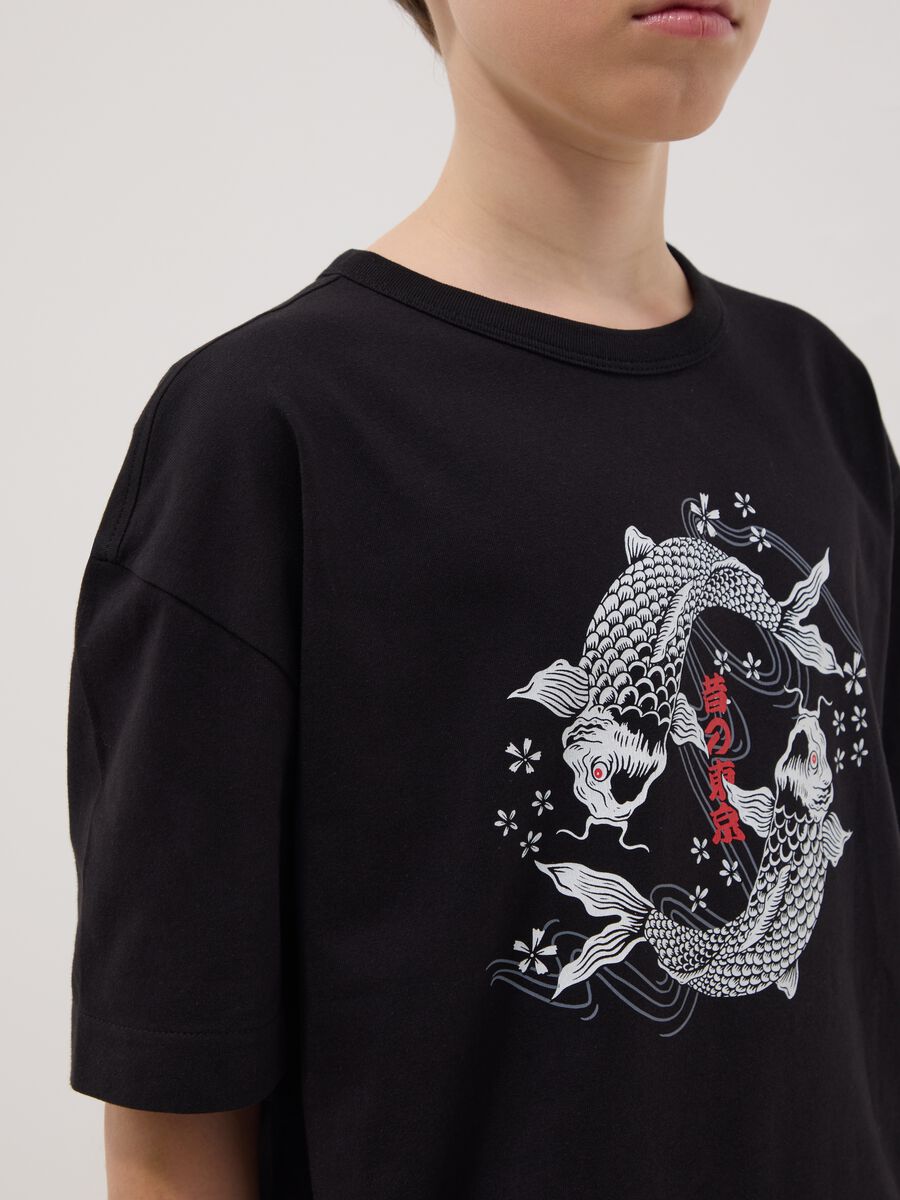 Children's oversized fit pure black cotton T-shirt with koi carp_1
