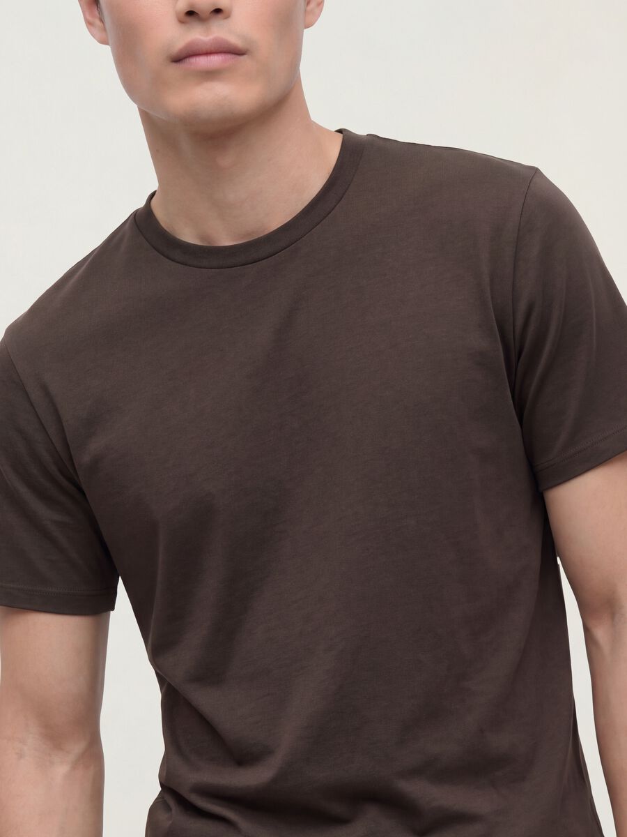 T-shirt marrone in puro cotone mercerizzato a girocollo regular fit_2