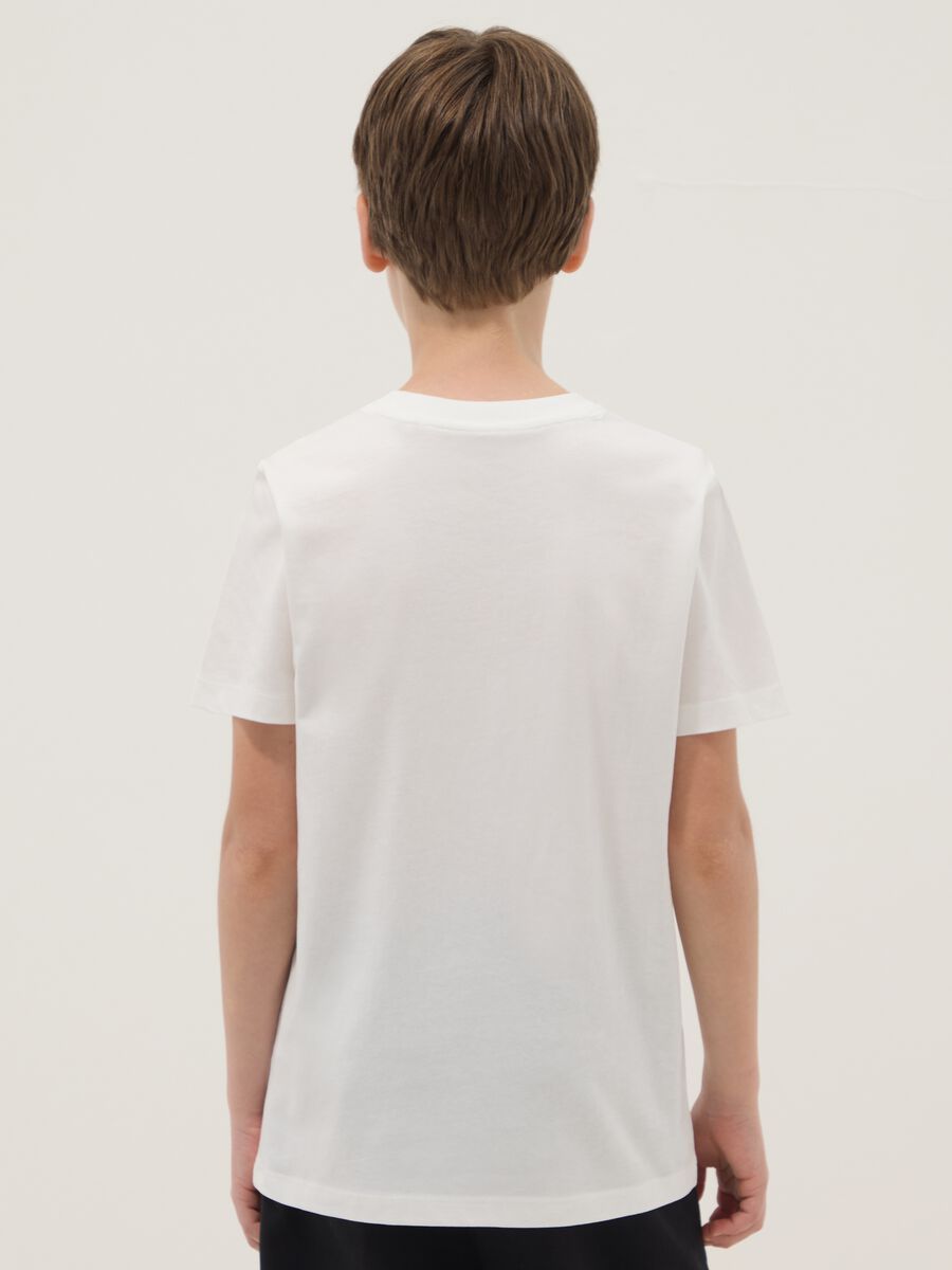 T-shirt bianca in puro cotone regular fit da ragazzo con stampe_1