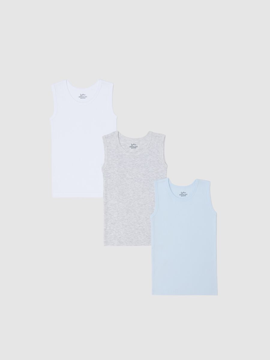 Three-pack grey and light blue racerback vests in organic cotton_0