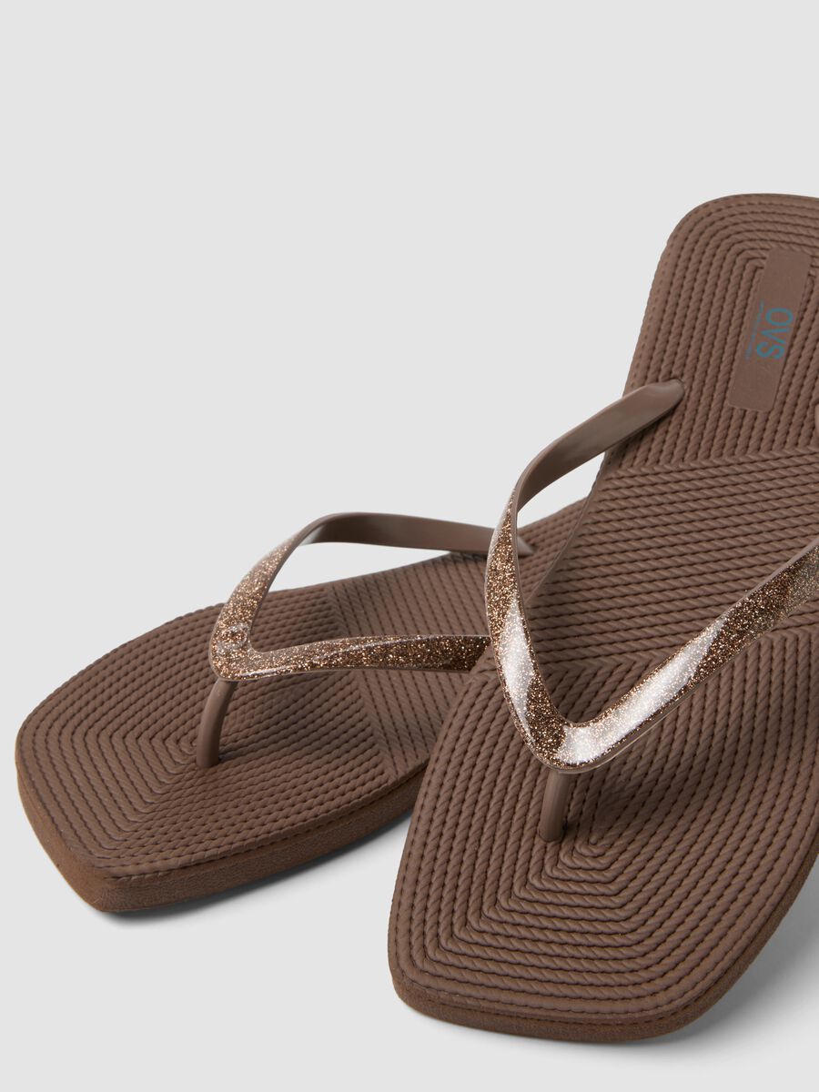 Brown flip-flops with glitter straps_1