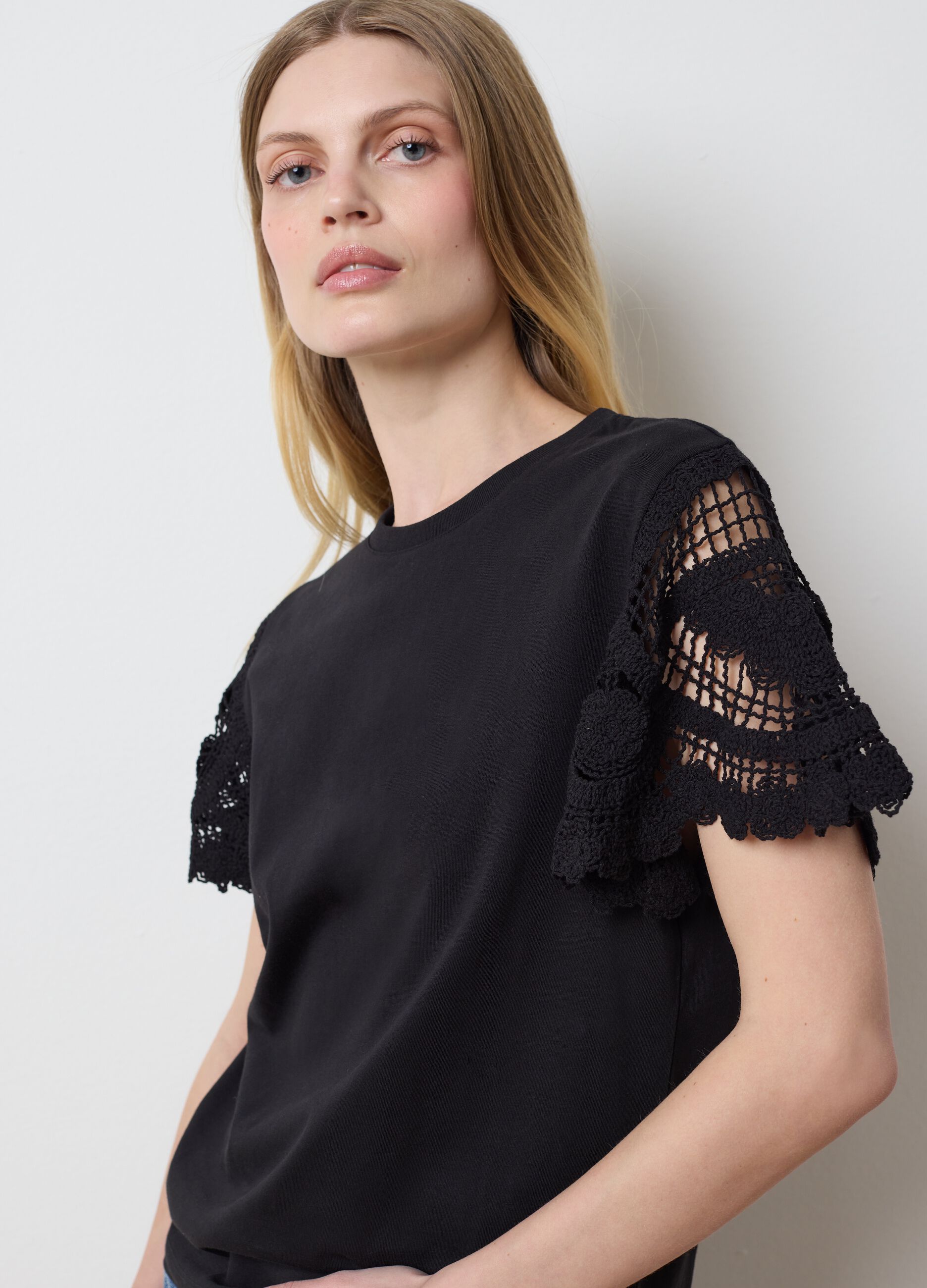 Black T-shirt with lace details