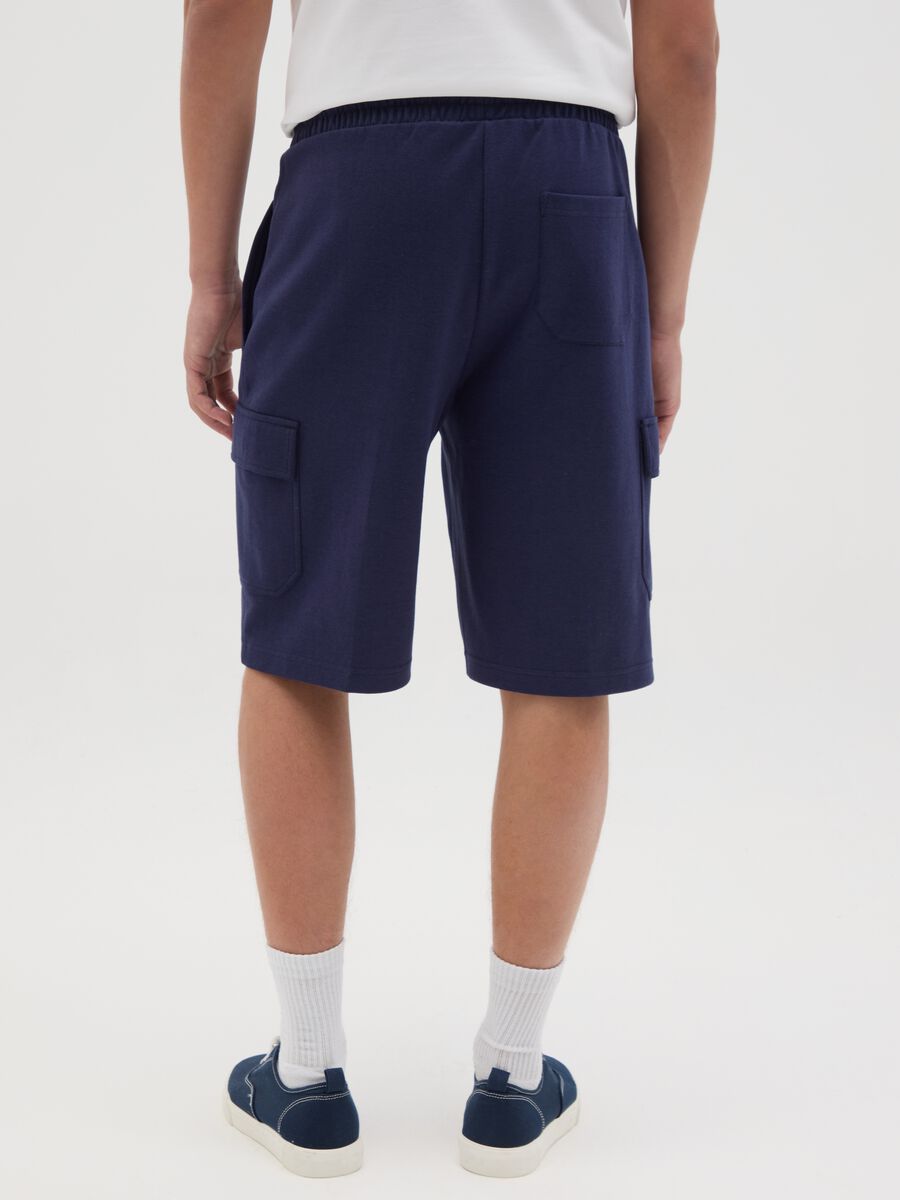 Blue cargo Bermuda joggers with logo_3