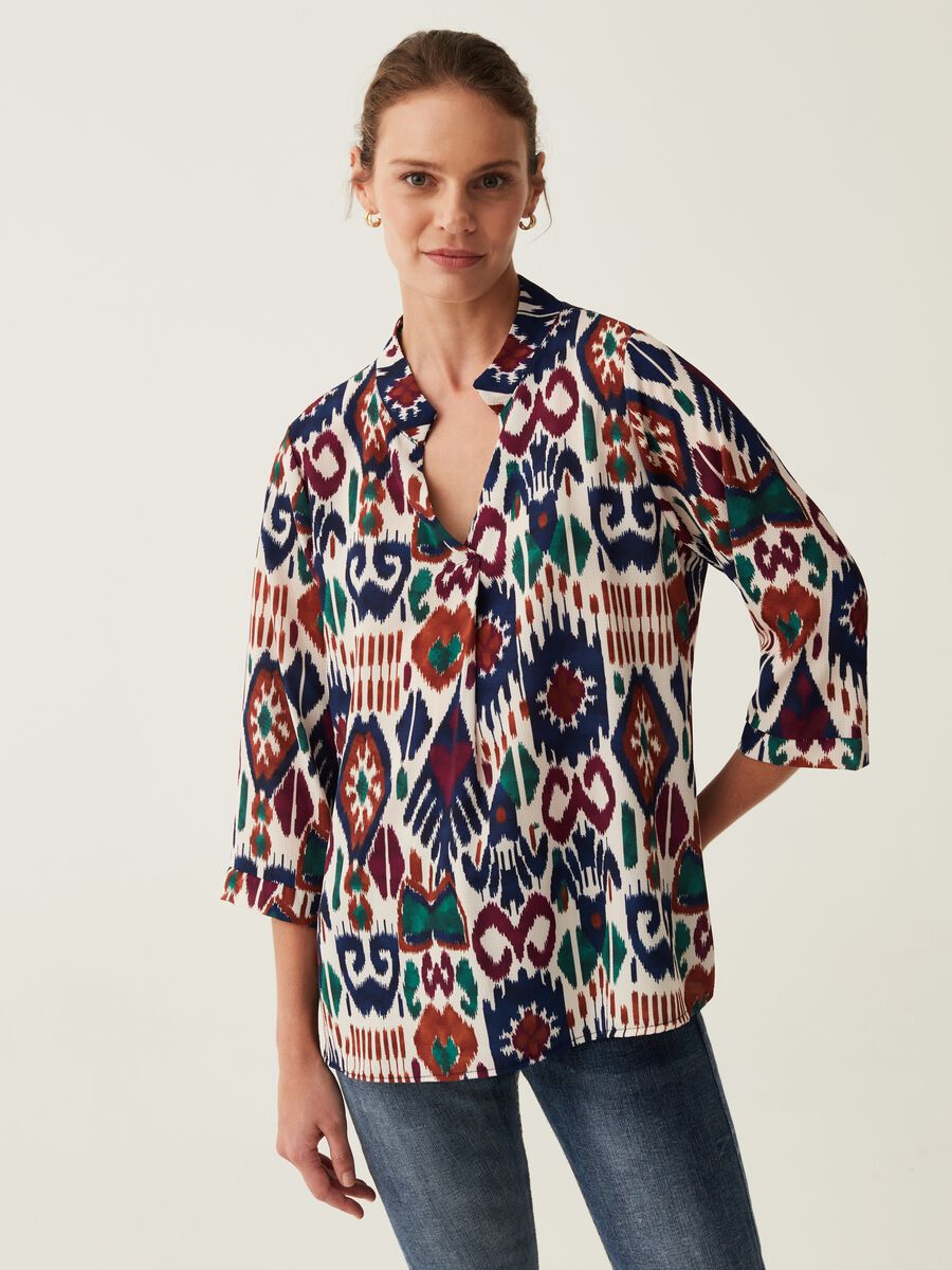 Blusa in crêpe con stampa ikat_1