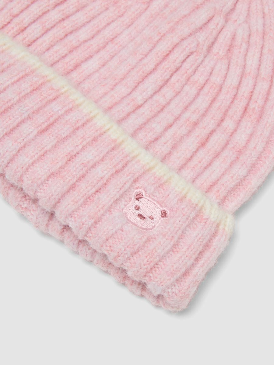 Cappello rosa in lana elasticizzata a coste_1