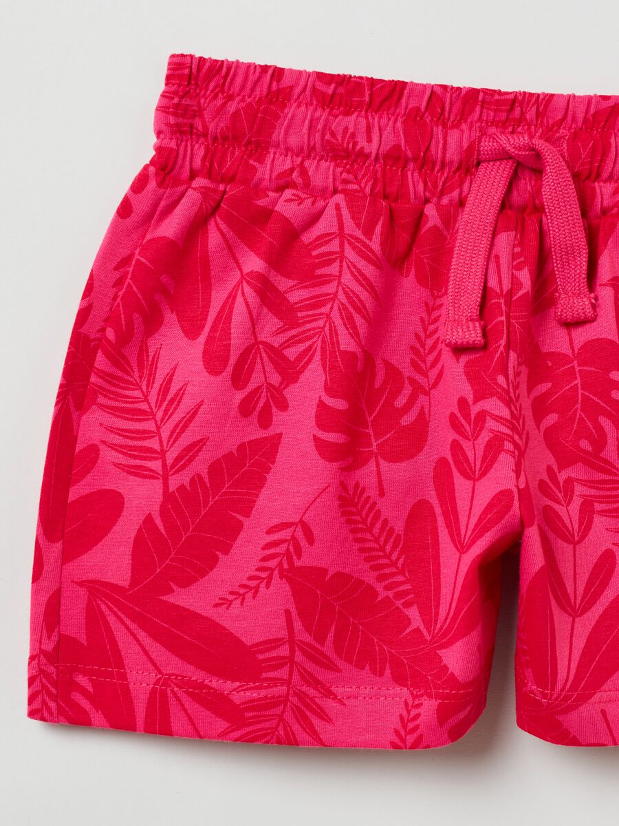 Shorts with all-over tropical leaves print_1