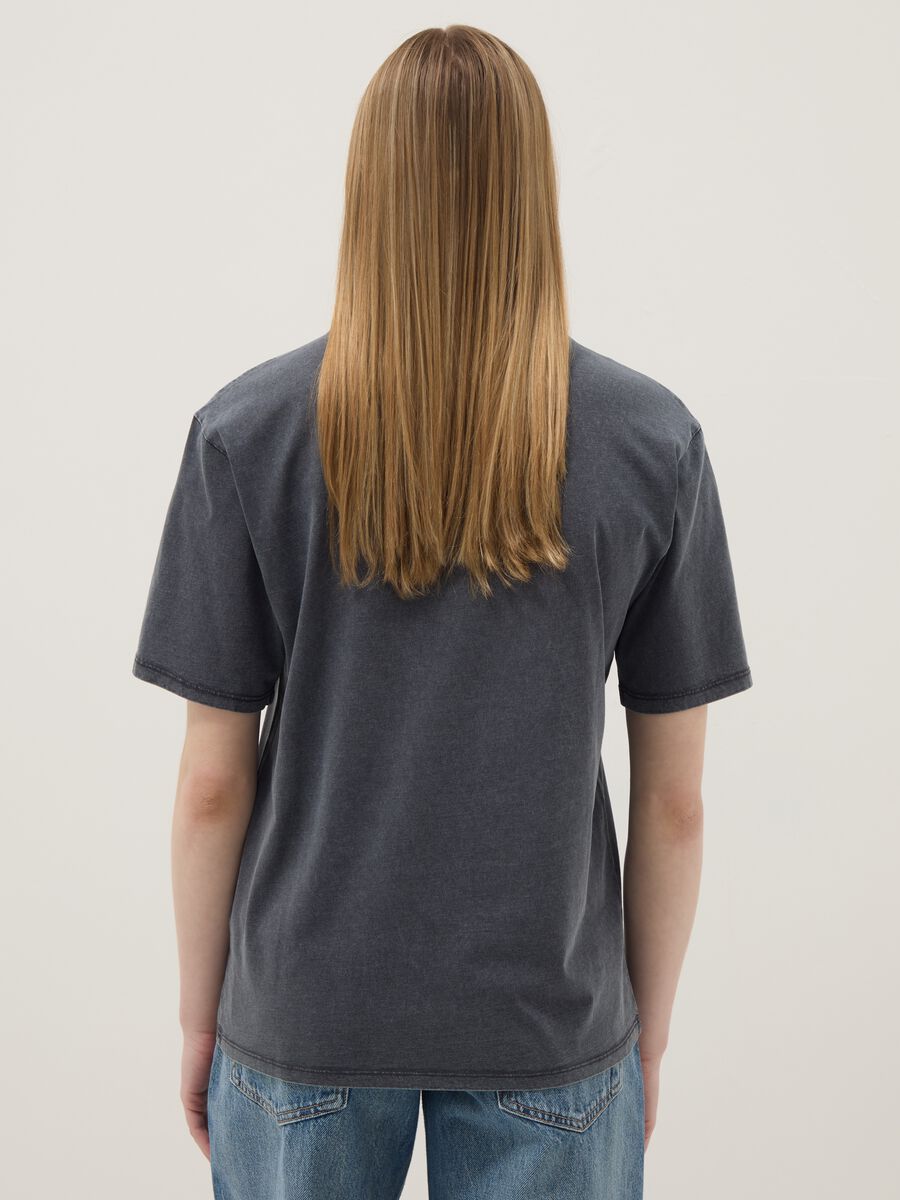 T-shirt in puro cotone grigia relaxed fit con stampa_3