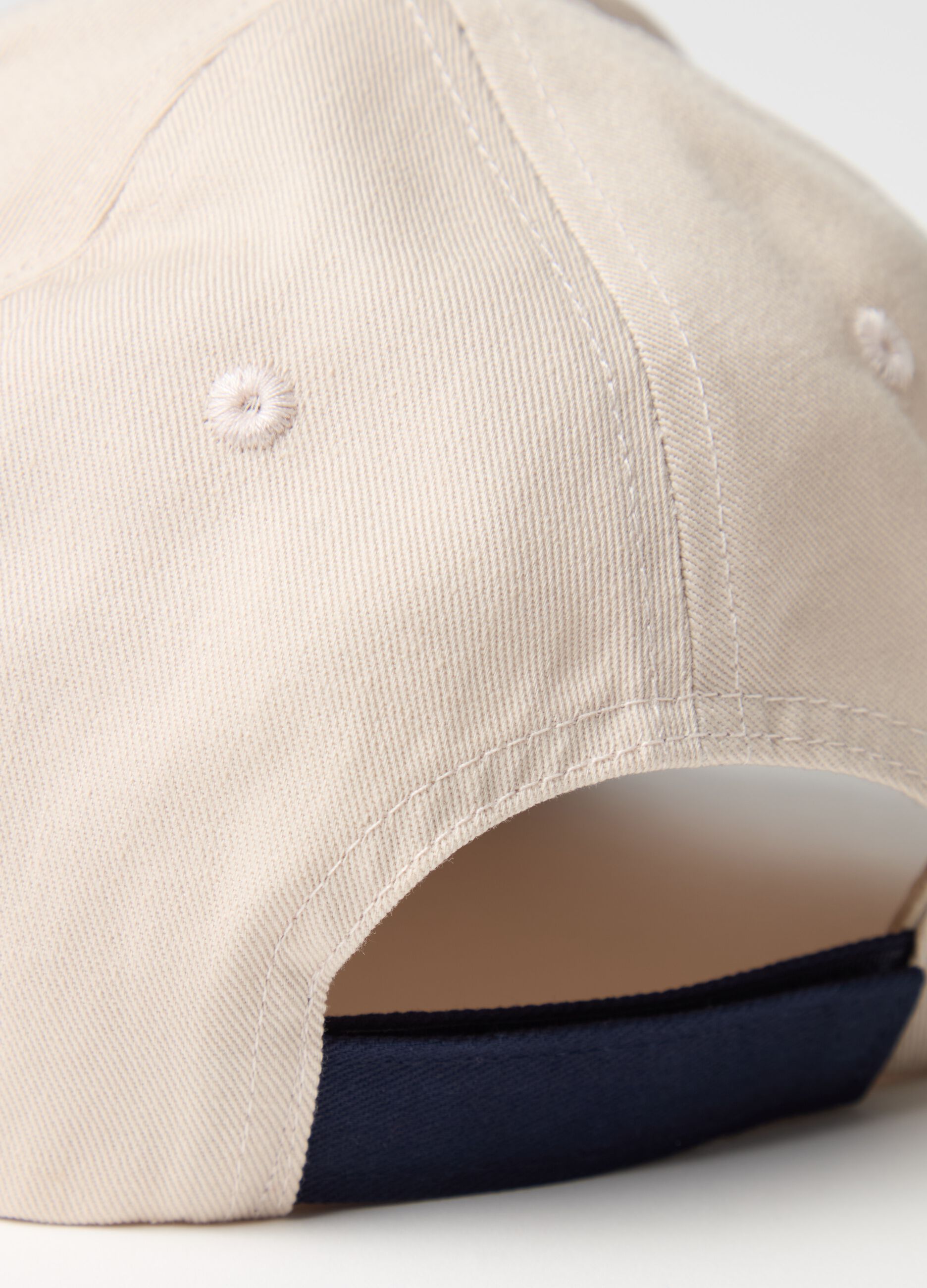 Baseball cap with "LND" embroidery and patch